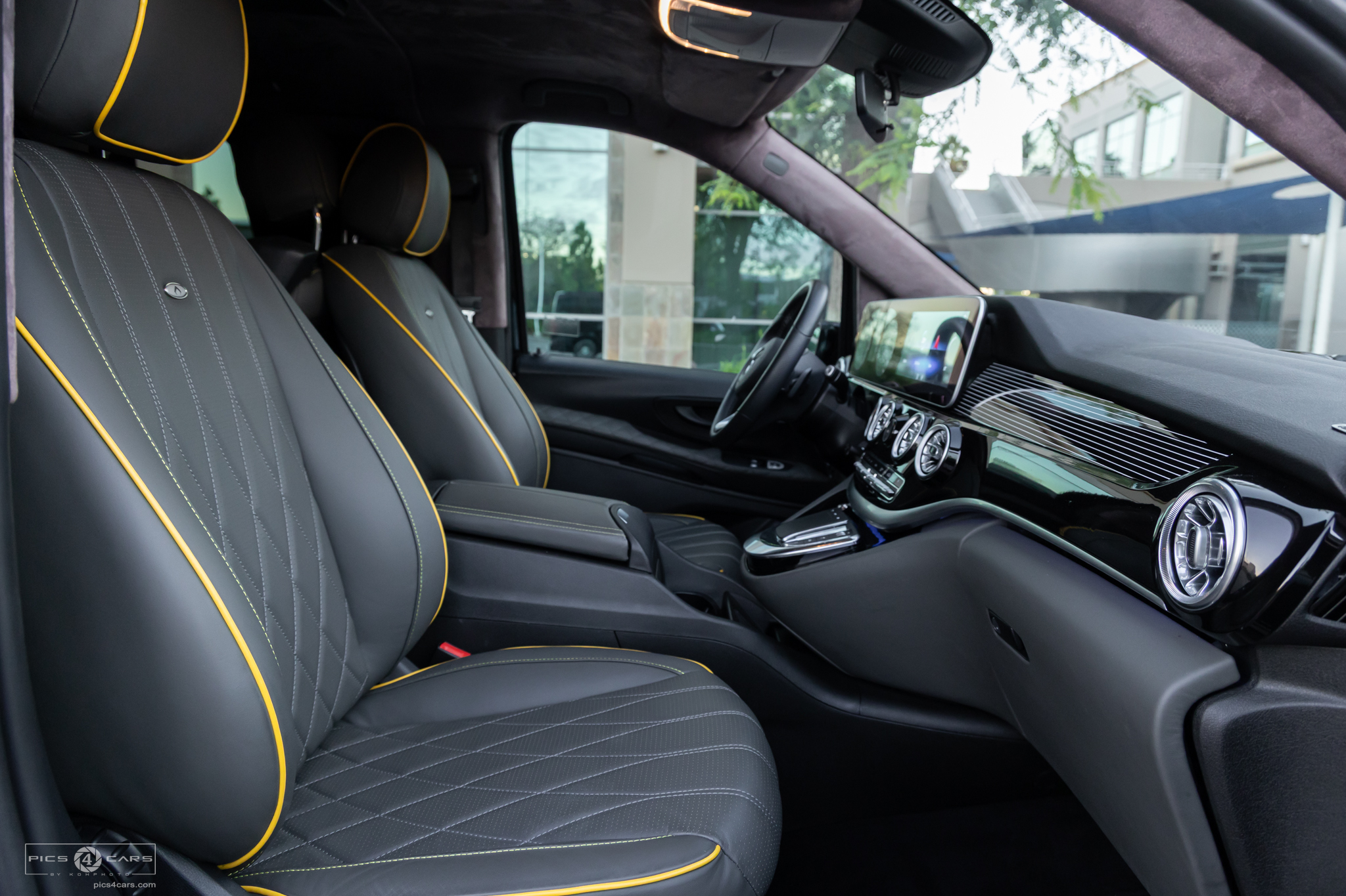 
								2023 Mercedes-Benz Metris Ambiante Lux Passenger Van full									