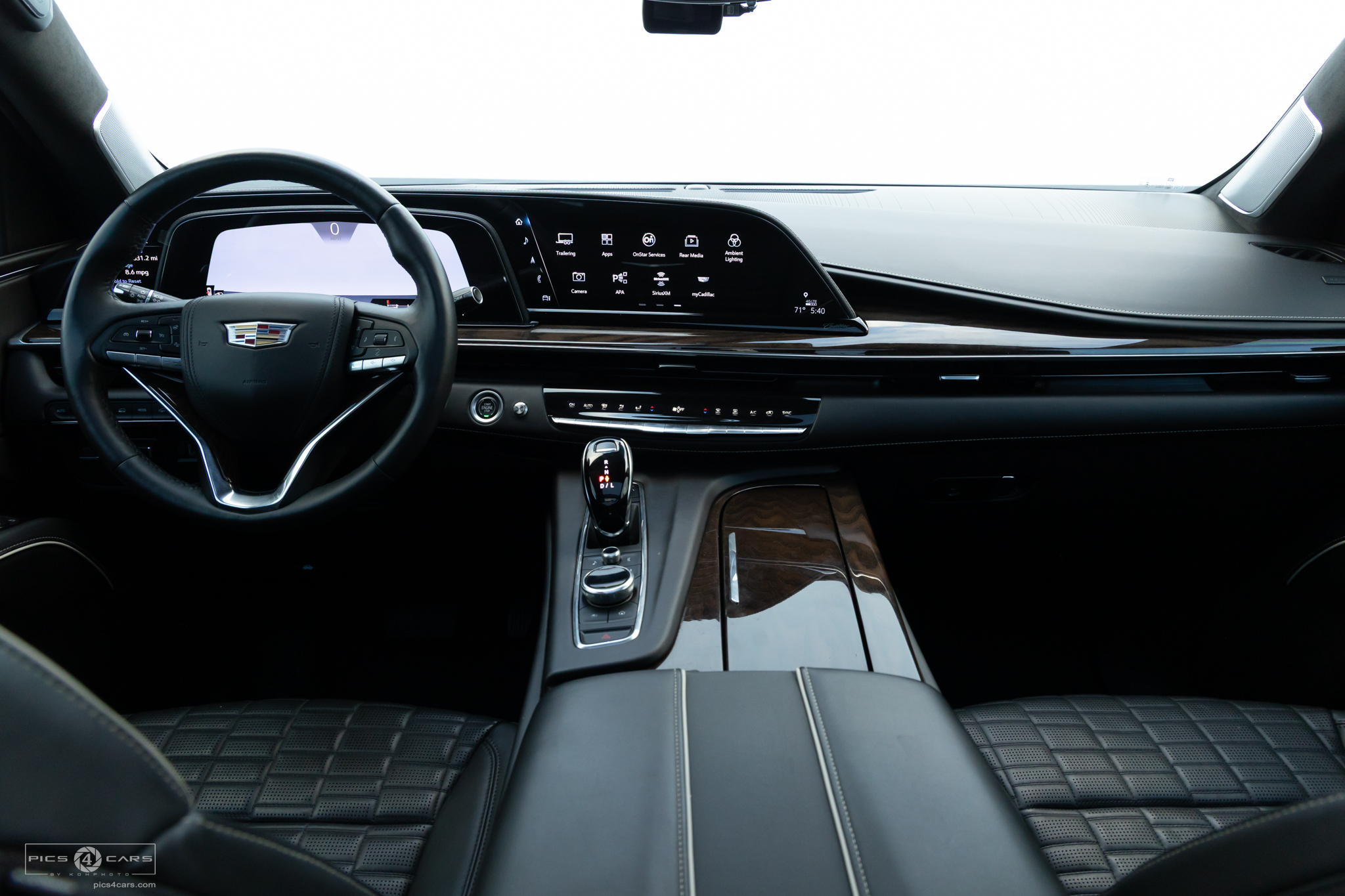 
								2022 Cadillac Escalade Aperta full									