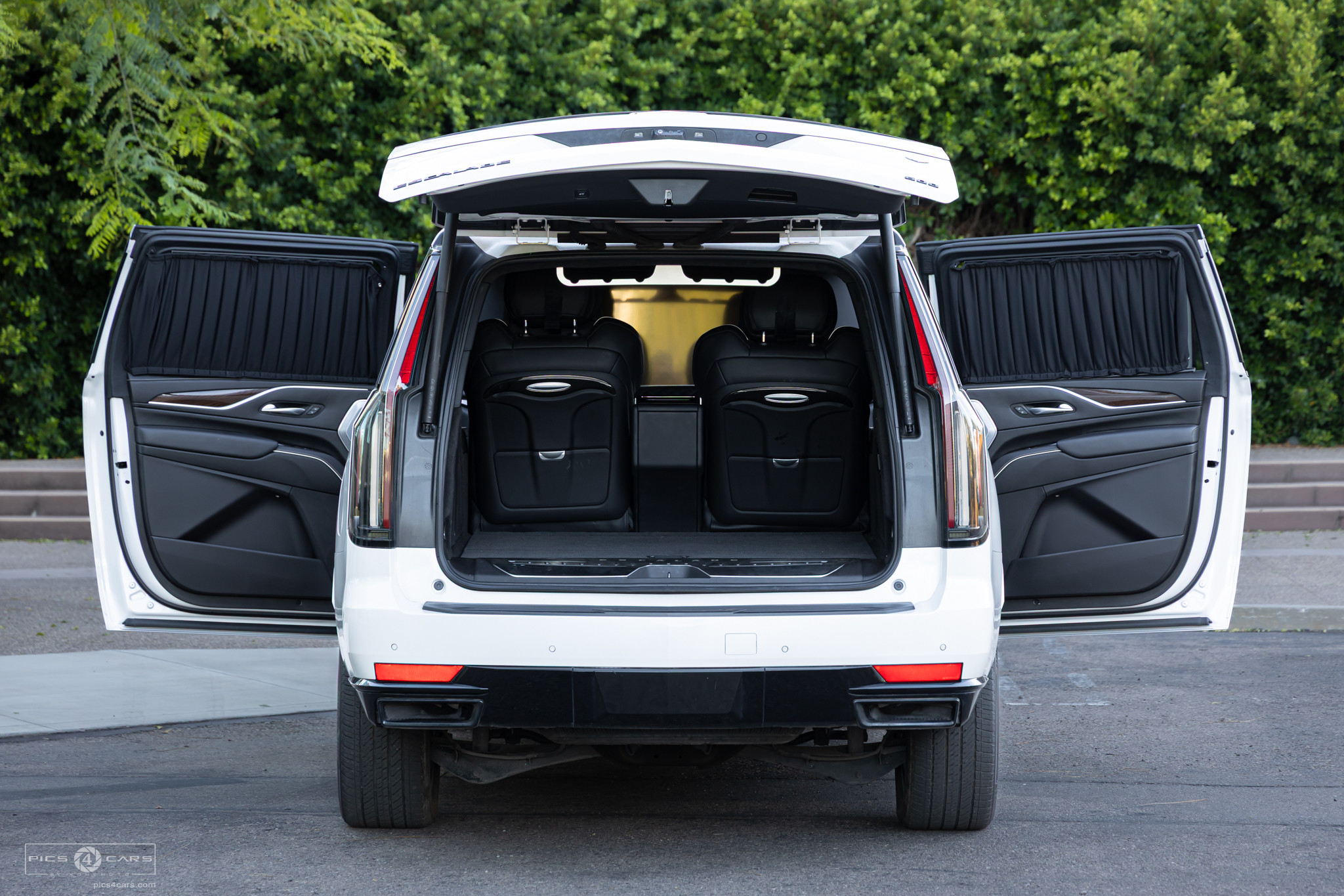 
								2022 Cadillac Escalade Aperta full									