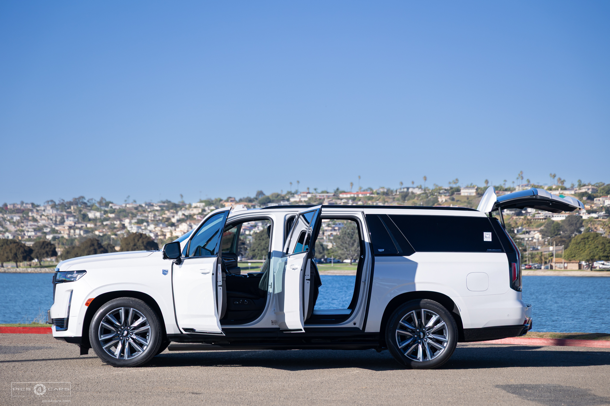 
								2022 Cadillac Escalade Aperta full									