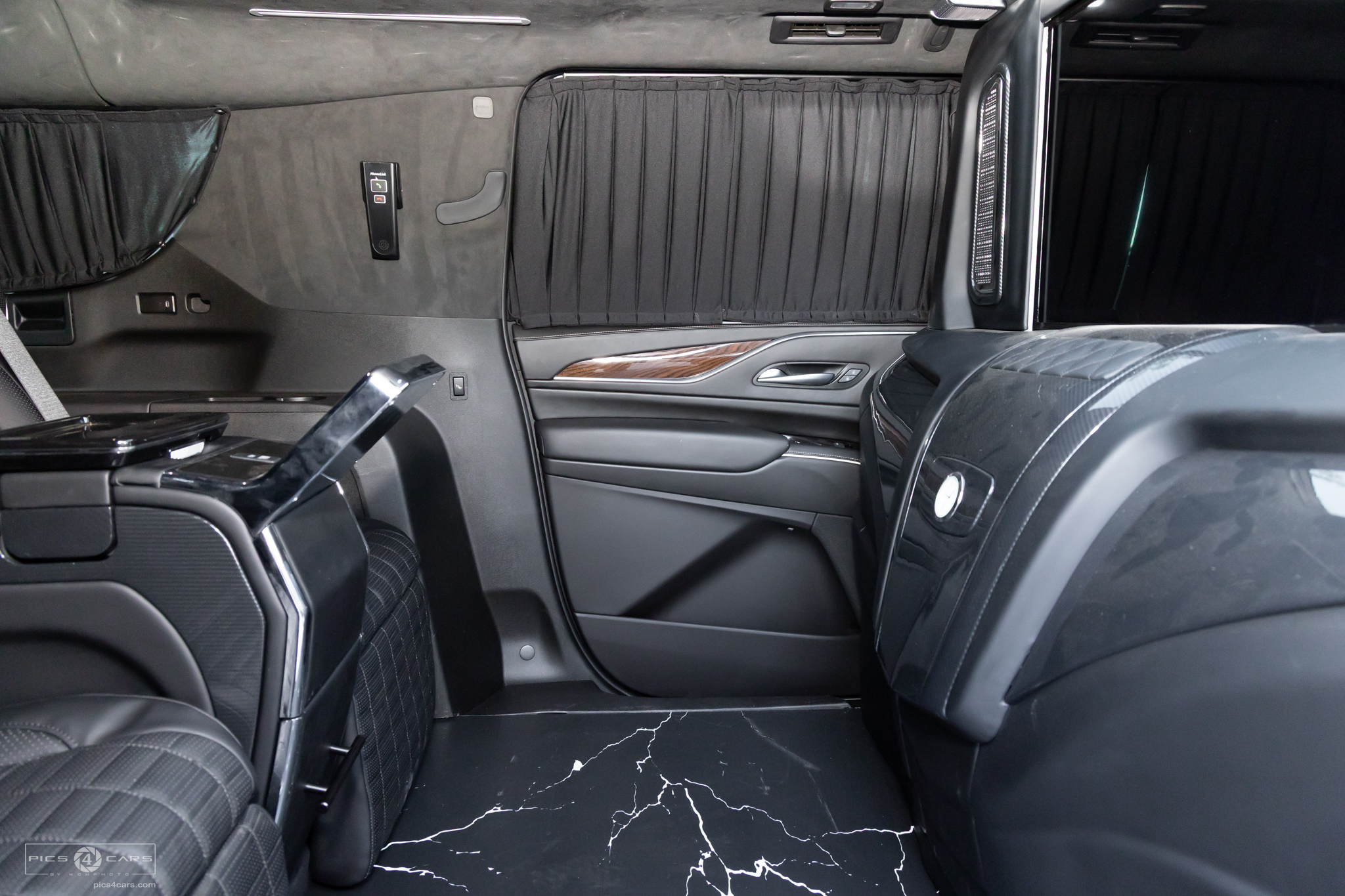 
								2022 Cadillac Escalade Aperta full									