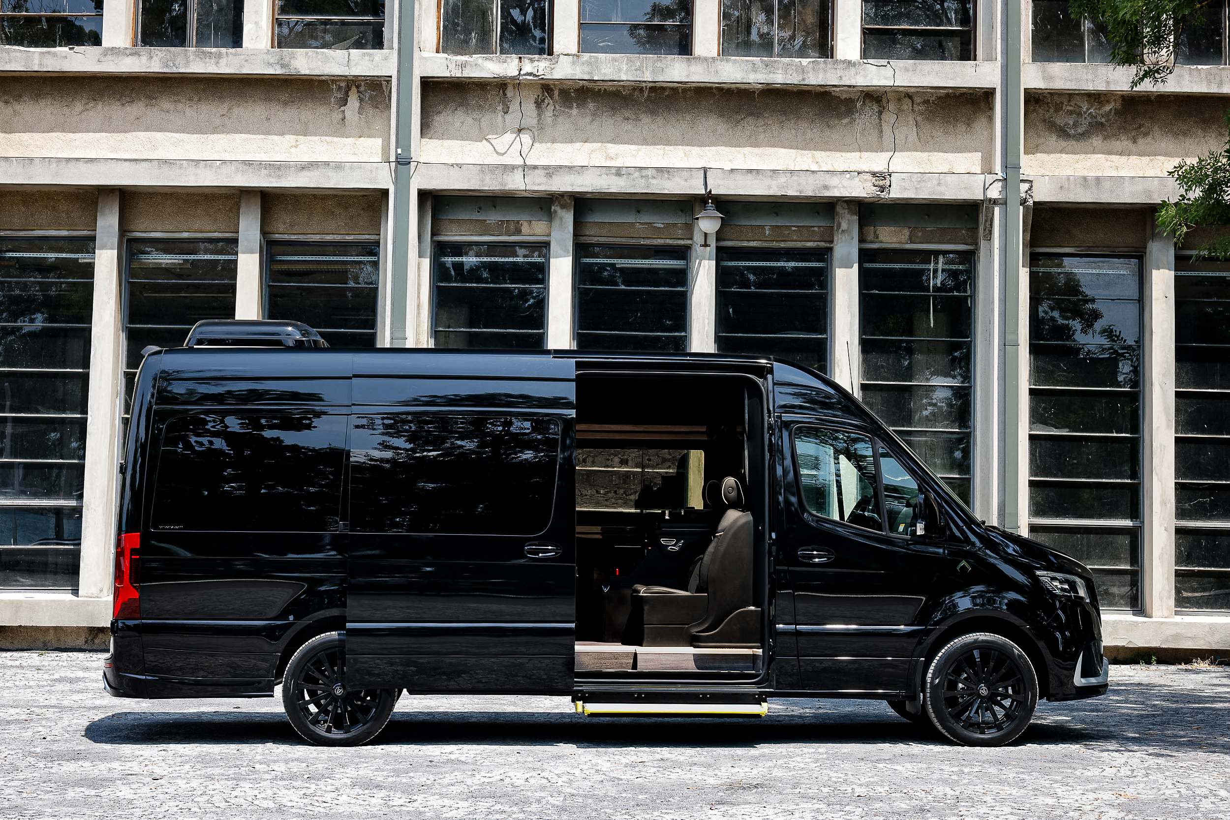 
								2023 Mercedes-Benz Sprinter 2500 full									