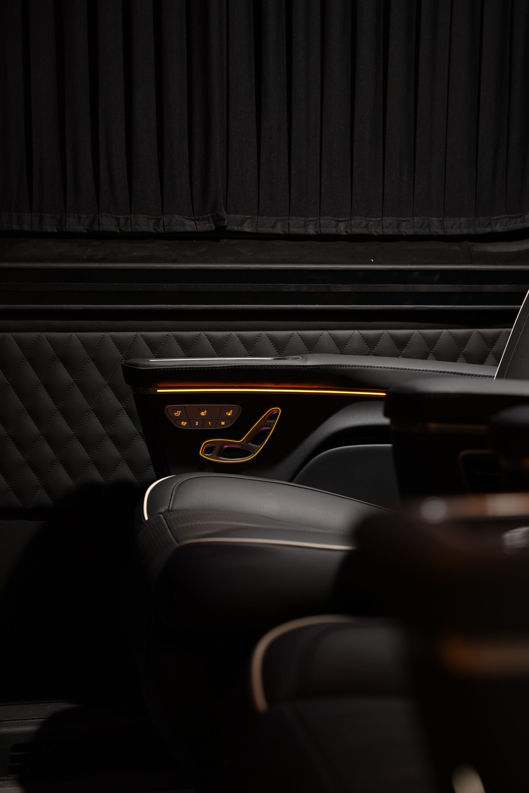 
								2022 Mercedes-Benz Sprinter 2500 Serenus Edition full									