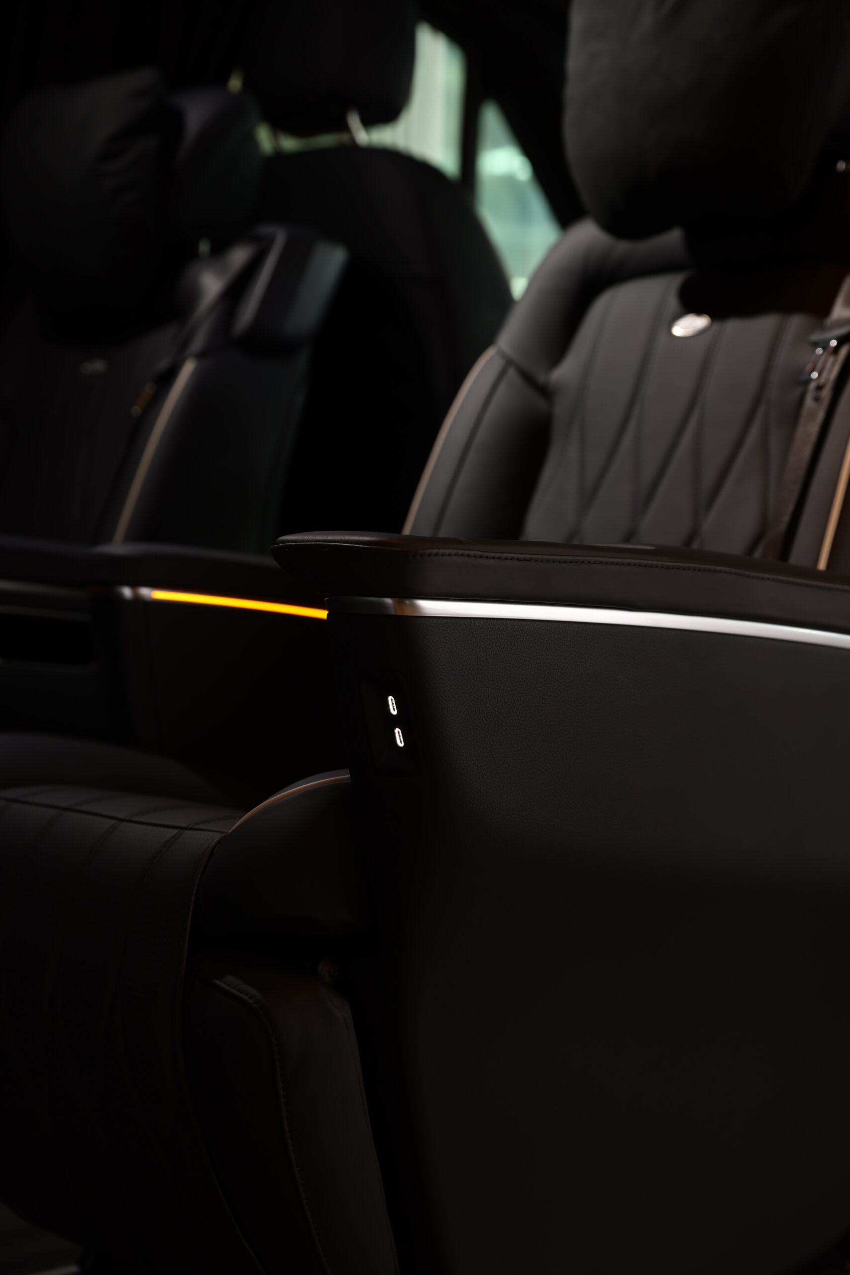 
								2022 Mercedes-Benz Sprinter 2500 Serenus Edition full									