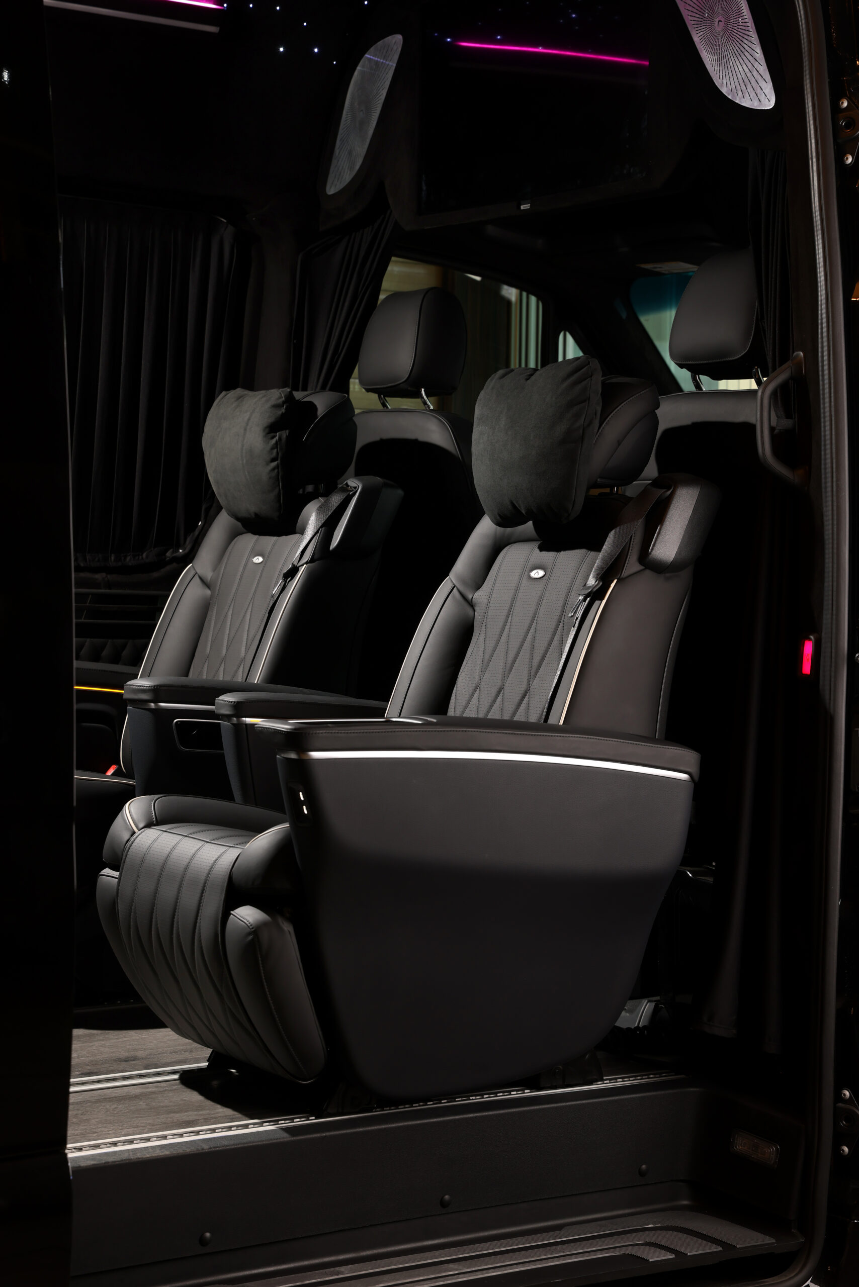 
								2022 Mercedes-Benz Sprinter 2500 Serenus Edition full									