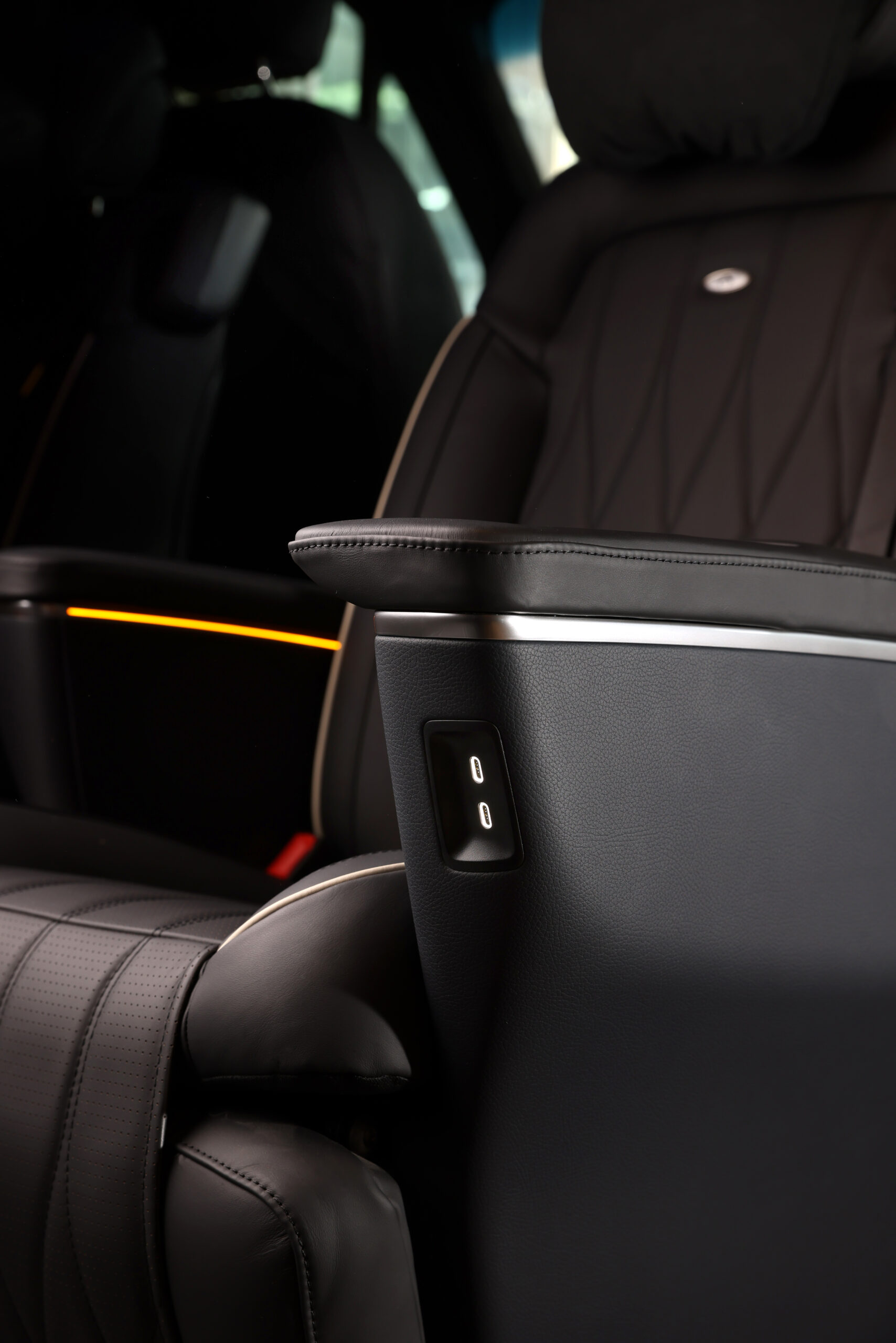 
								2022 Mercedes-Benz Sprinter 2500 Serenus Edition full									