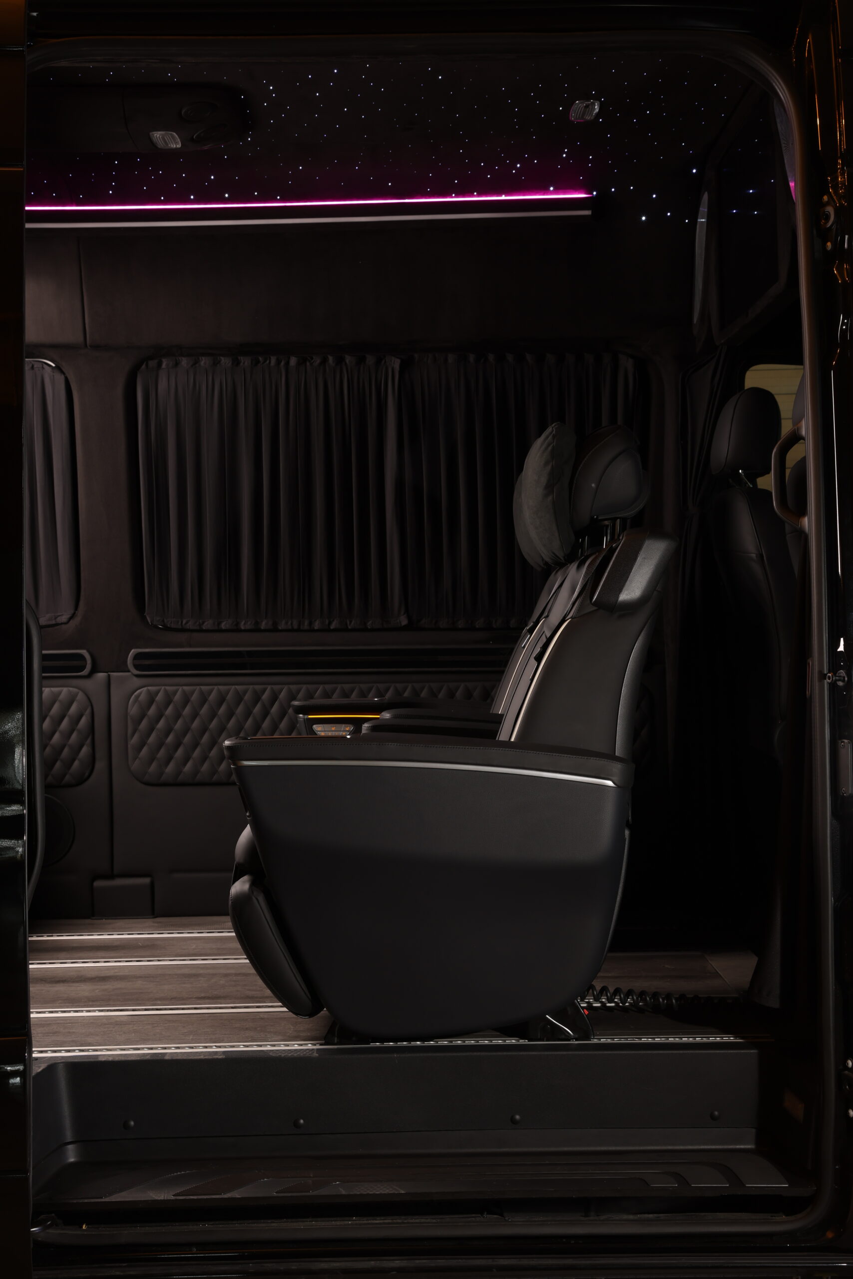 
								2022 Mercedes-Benz Sprinter 2500 Serenus Edition full									
