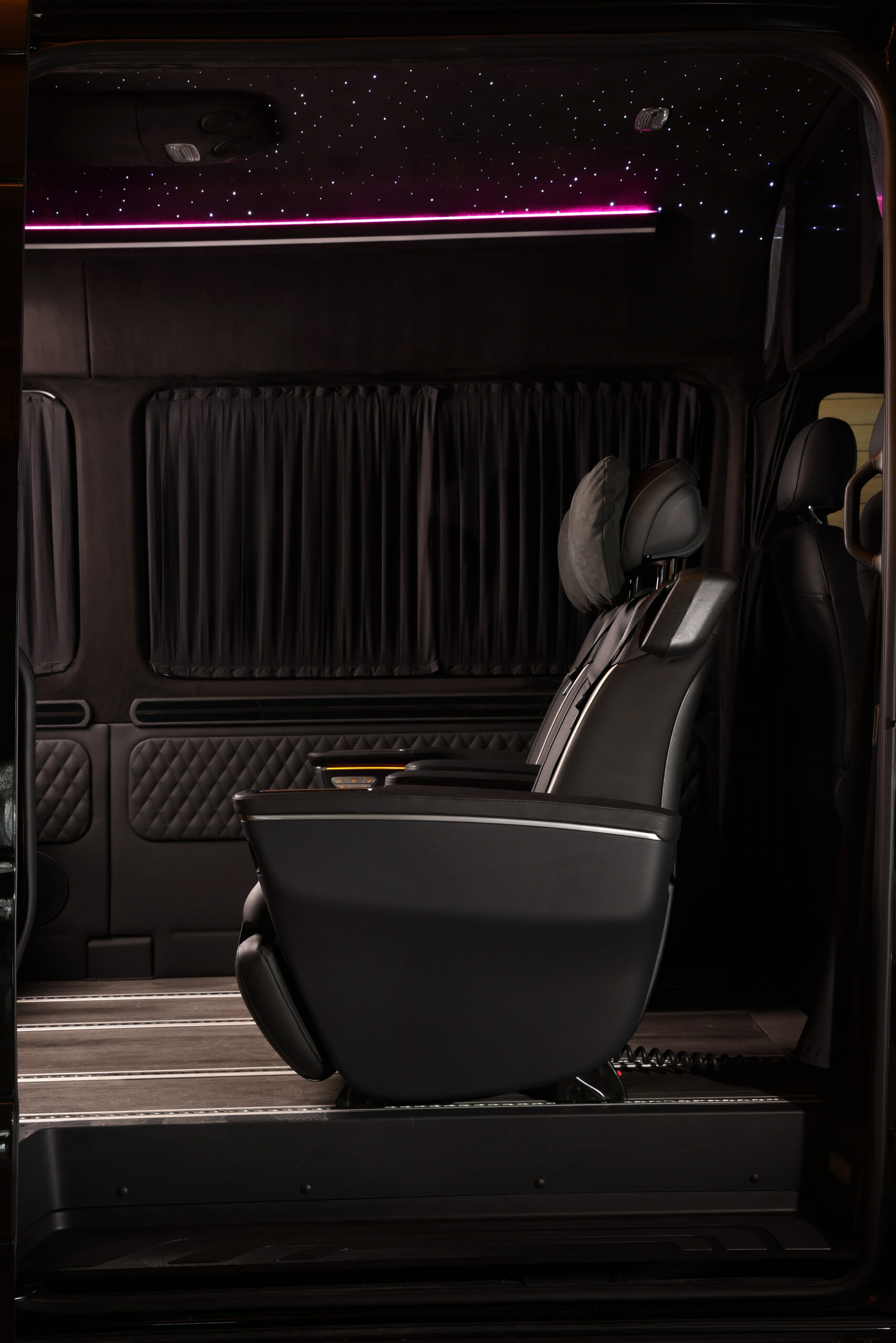 
								2022 Mercedes-Benz Sprinter 2500 Serenus Edition full									