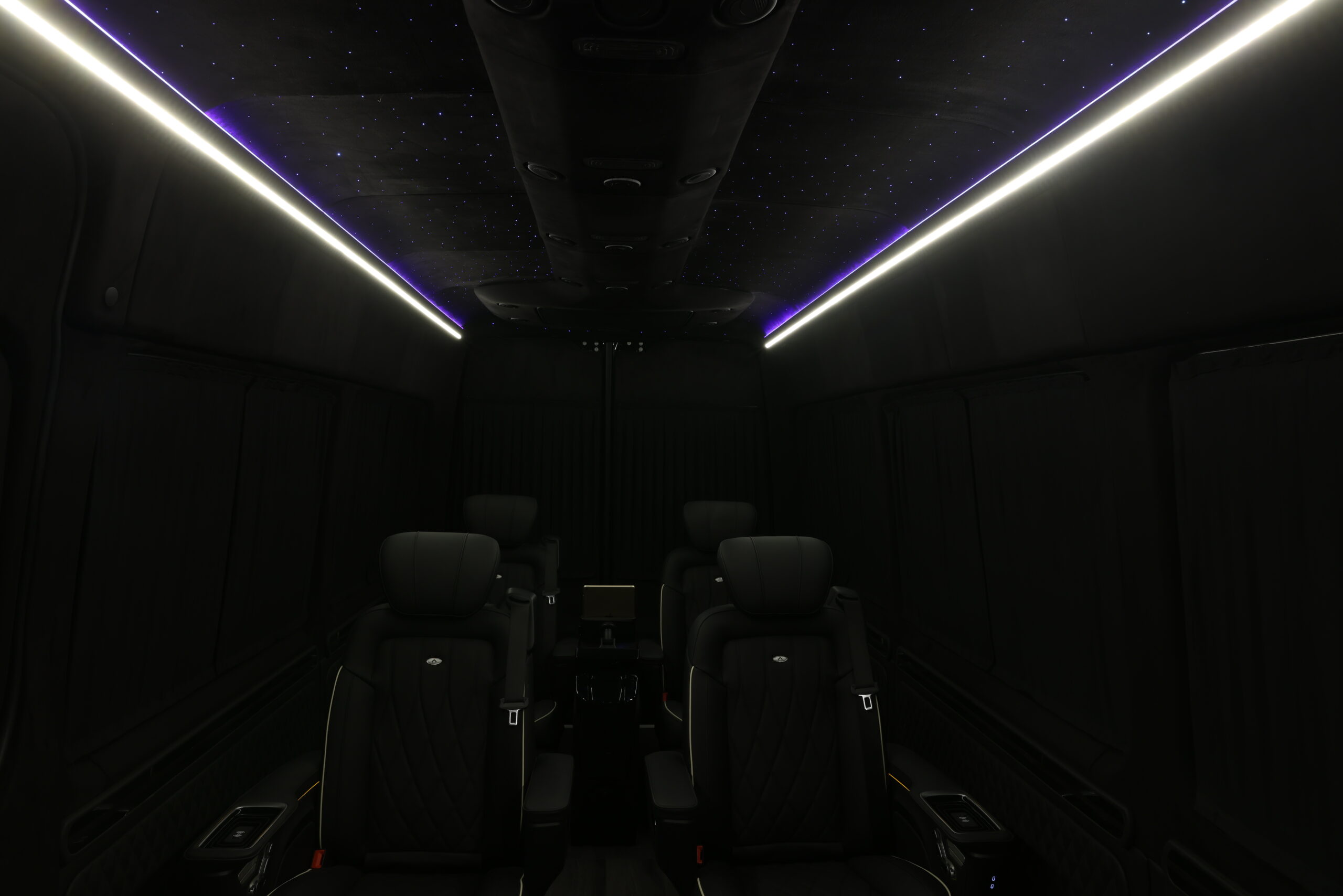 
								2022 Mercedes-Benz Sprinter 2500 Serenus Edition full									