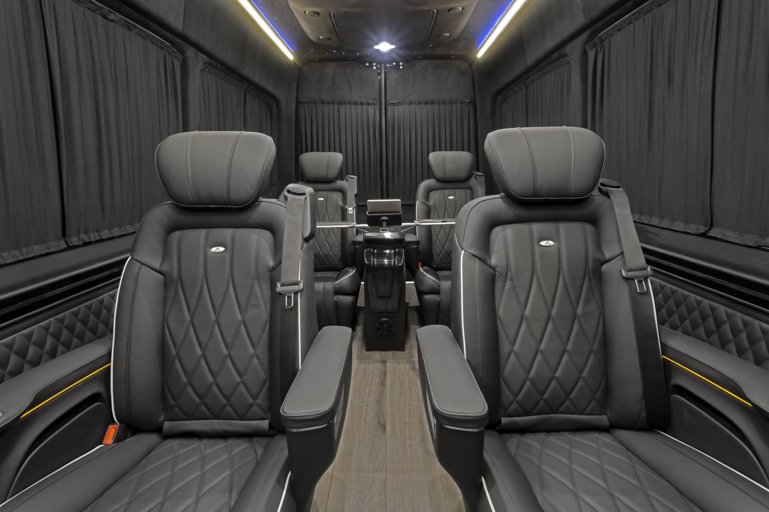 
								2022 Mercedes-Benz Sprinter 2500 Serenus Edition full									