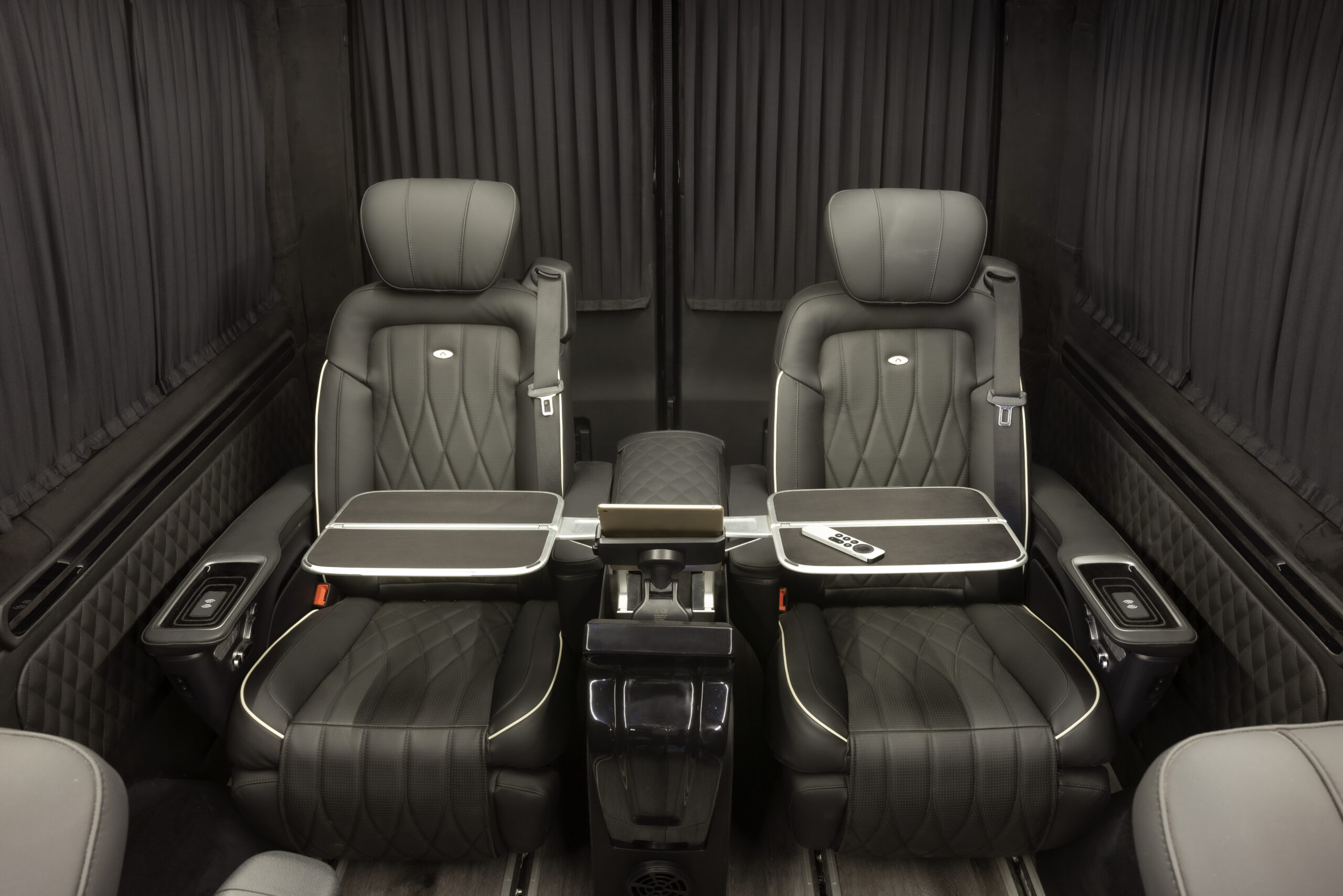 
								2022 Mercedes-Benz Sprinter 2500 Serenus Edition full									