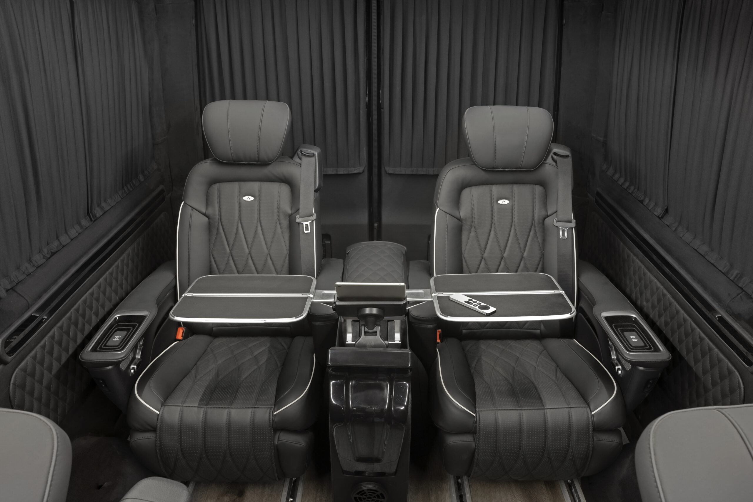 
								2022 Mercedes-Benz Sprinter 2500 Serenus Edition full									