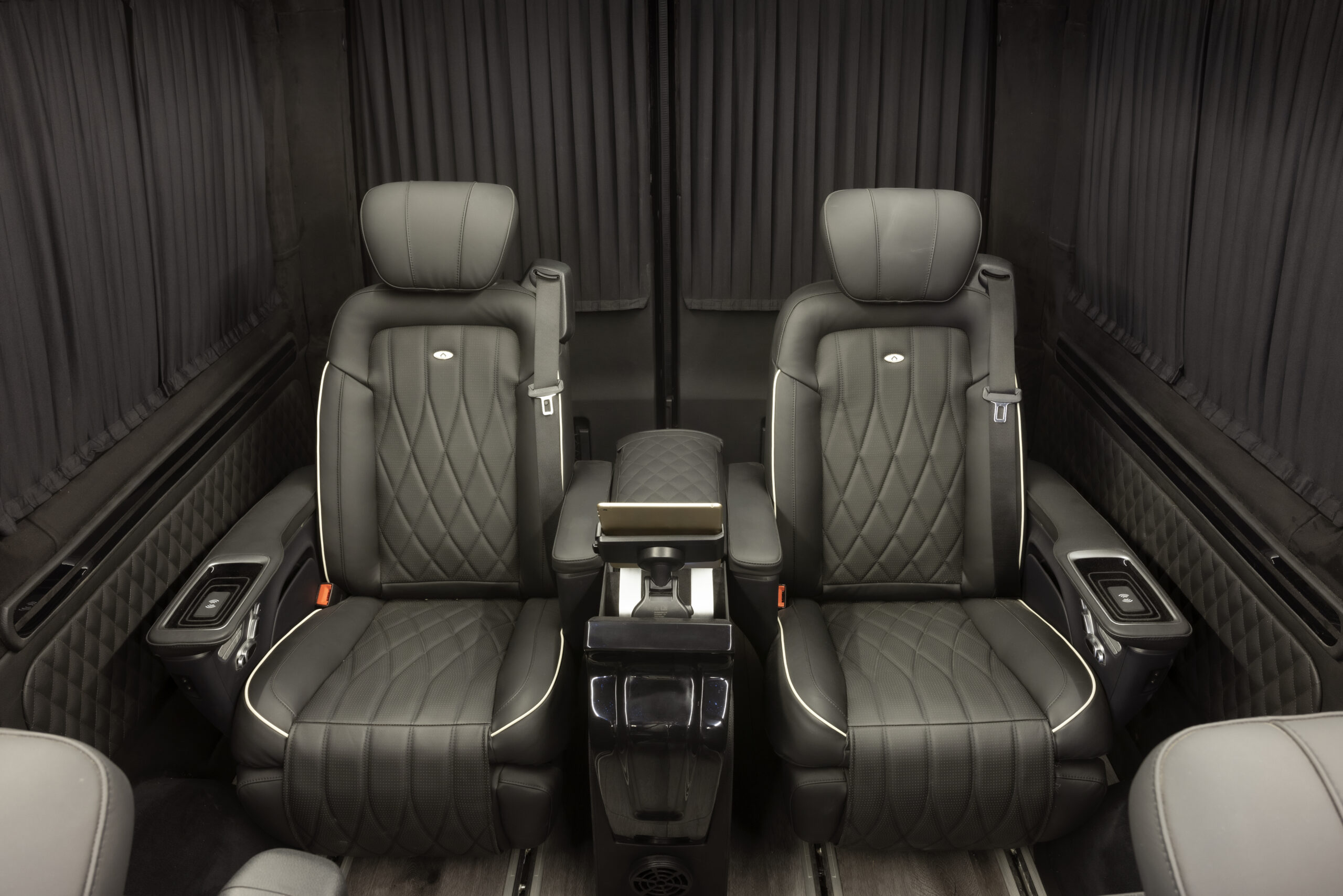 
								2022 Mercedes-Benz Sprinter 2500 Serenus Edition full									