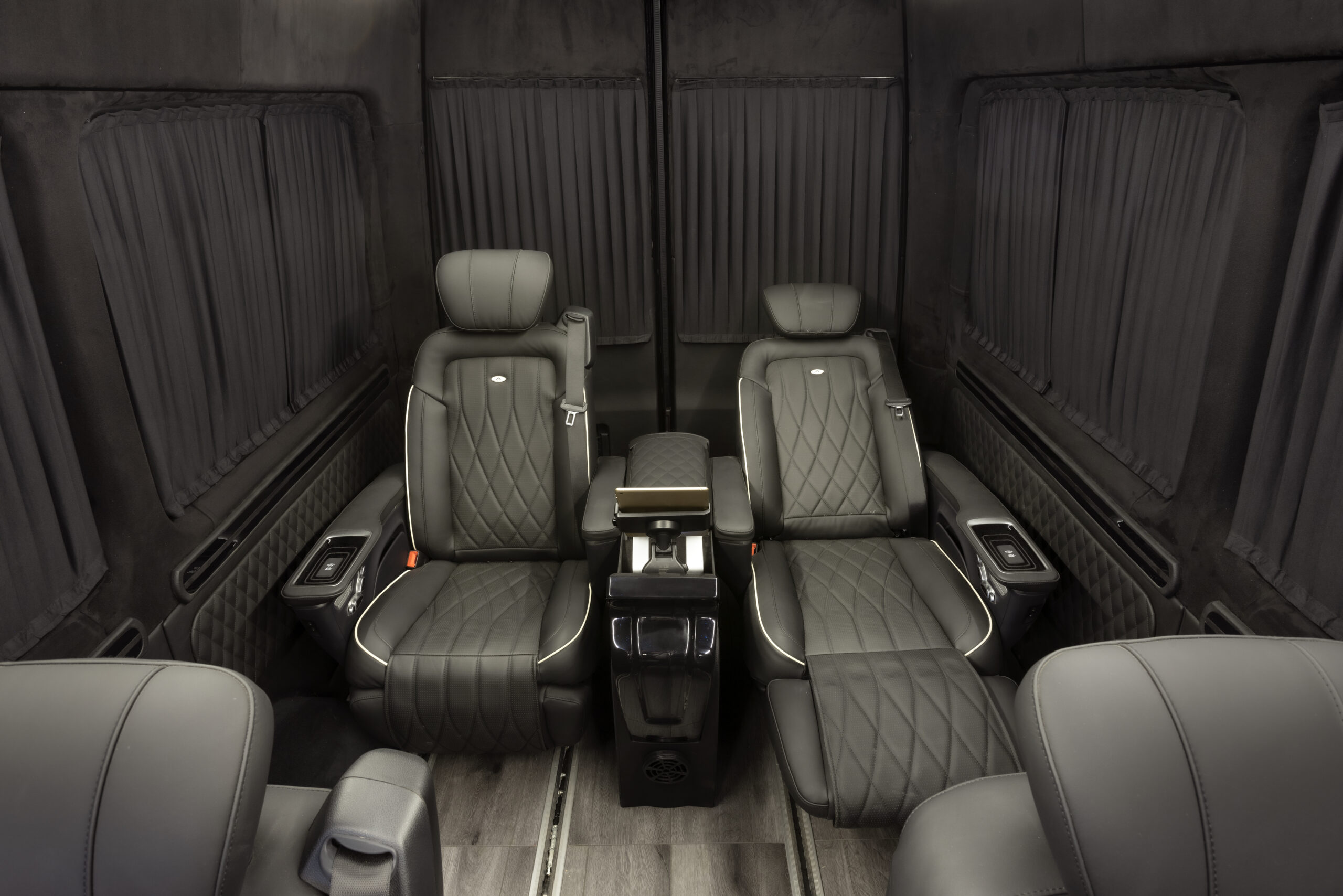 
								2022 Mercedes-Benz Sprinter 2500 Serenus Edition full									