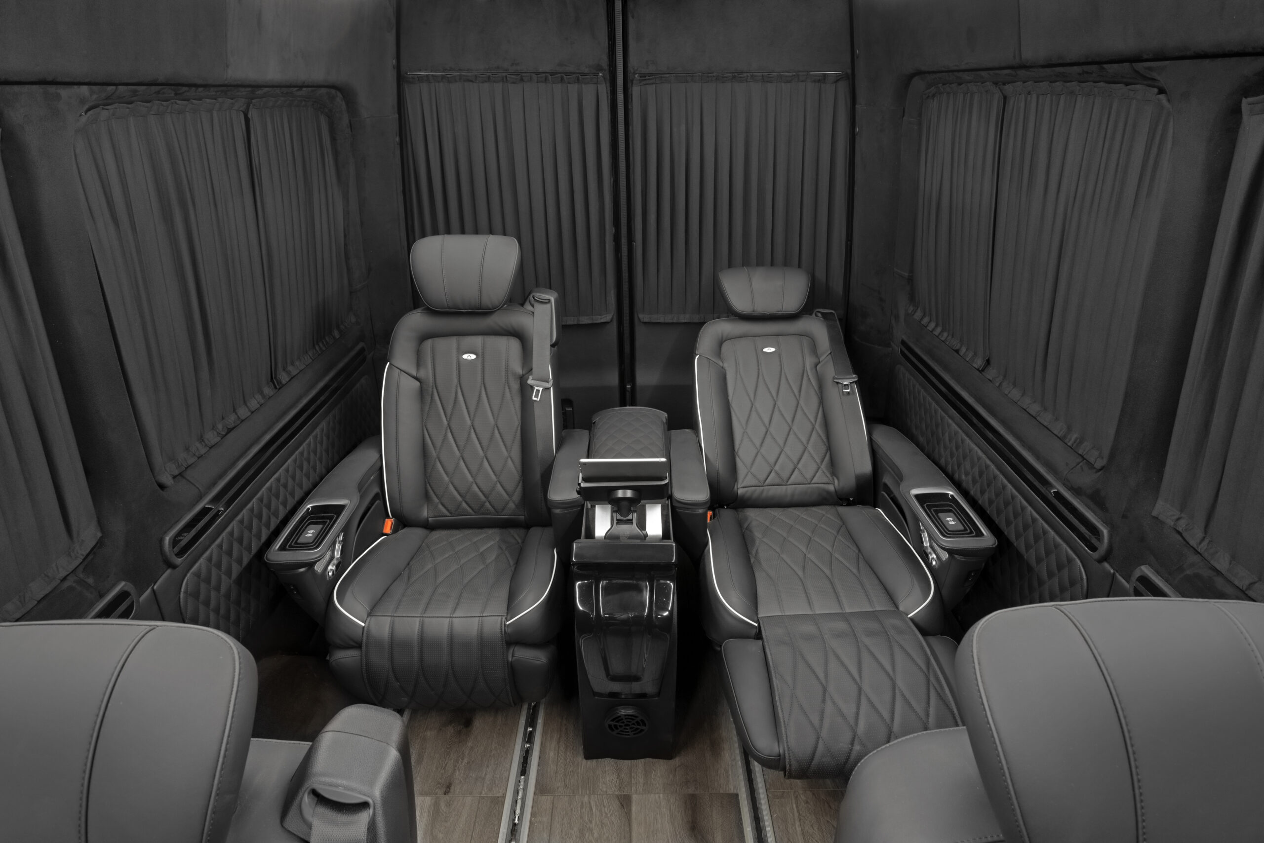 
								2022 Mercedes-Benz Sprinter 2500 Serenus Edition full									