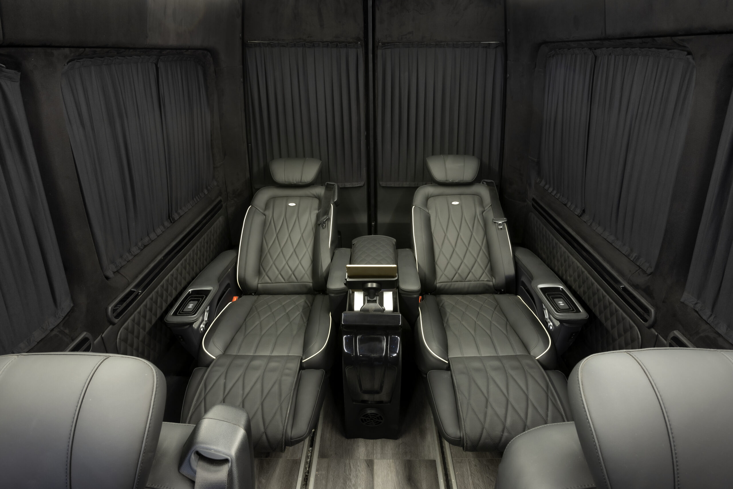 
								2022 Mercedes-Benz Sprinter 2500 Serenus Edition full									