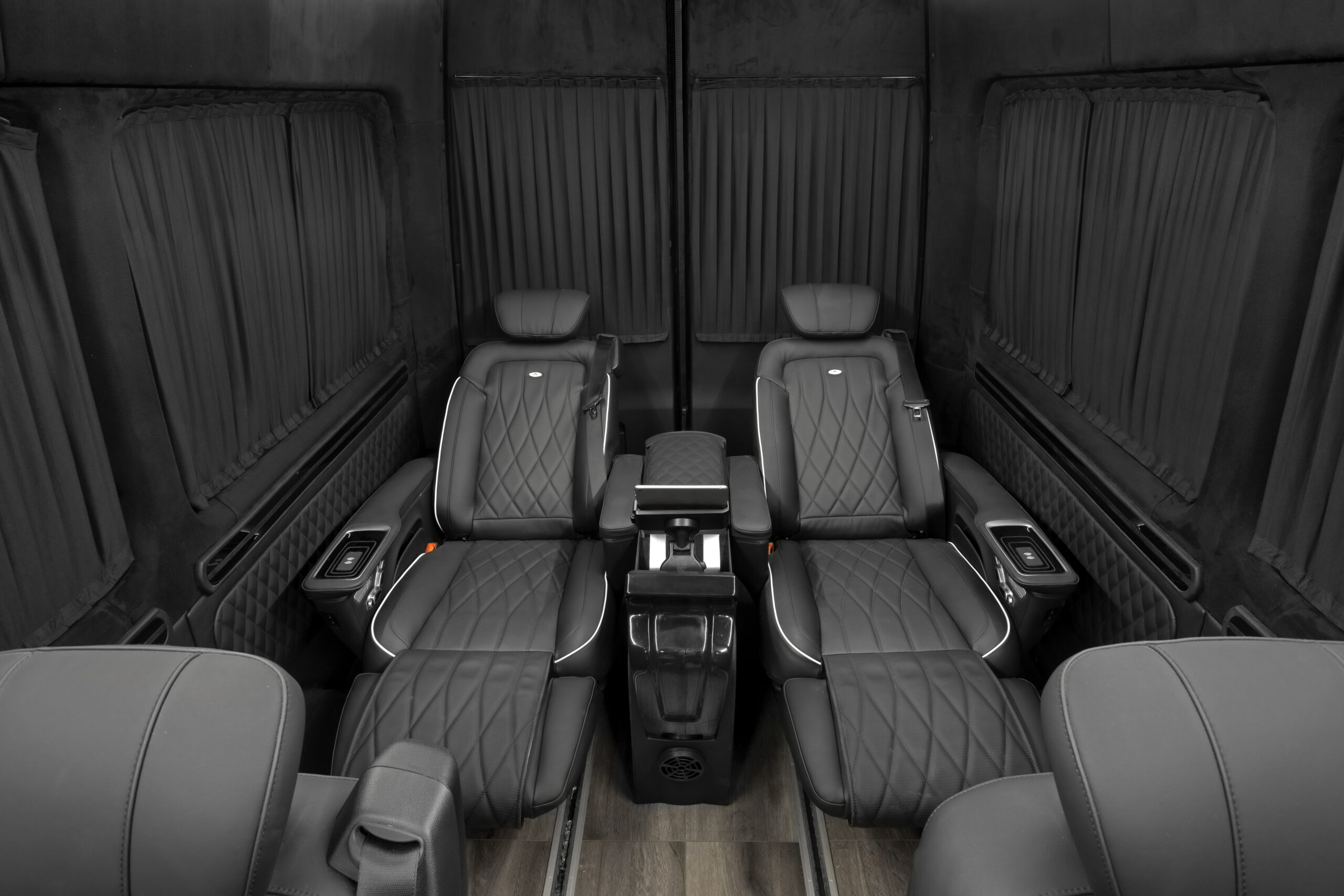 
								2022 Mercedes-Benz Sprinter 2500 Serenus Edition full									