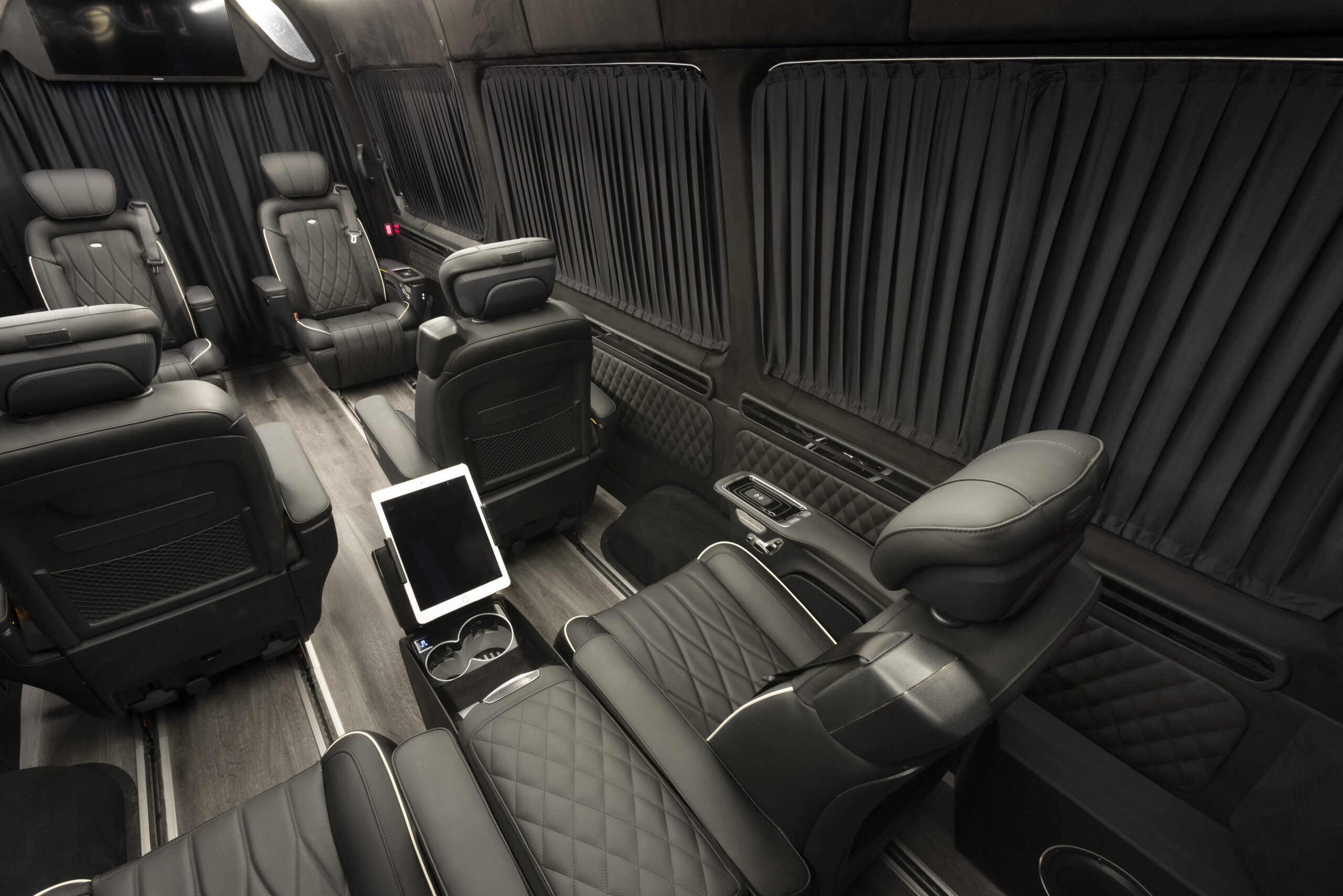 
								2022 Mercedes-Benz Sprinter 2500 Serenus Edition full									