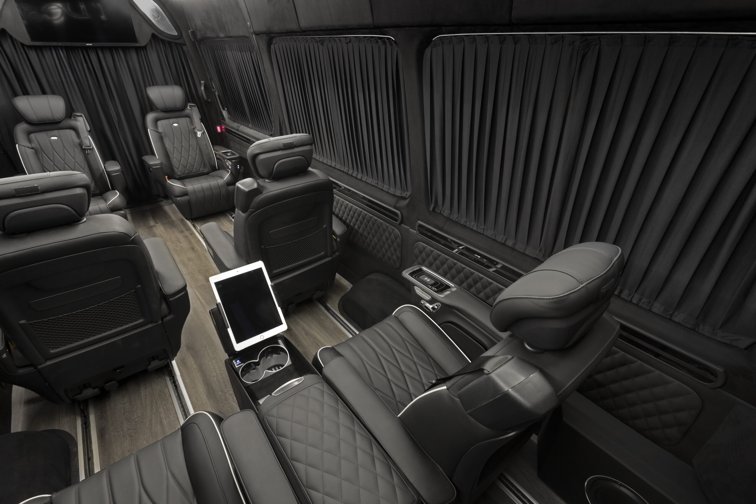 
								2022 Mercedes-Benz Sprinter 2500 Serenus Edition full									