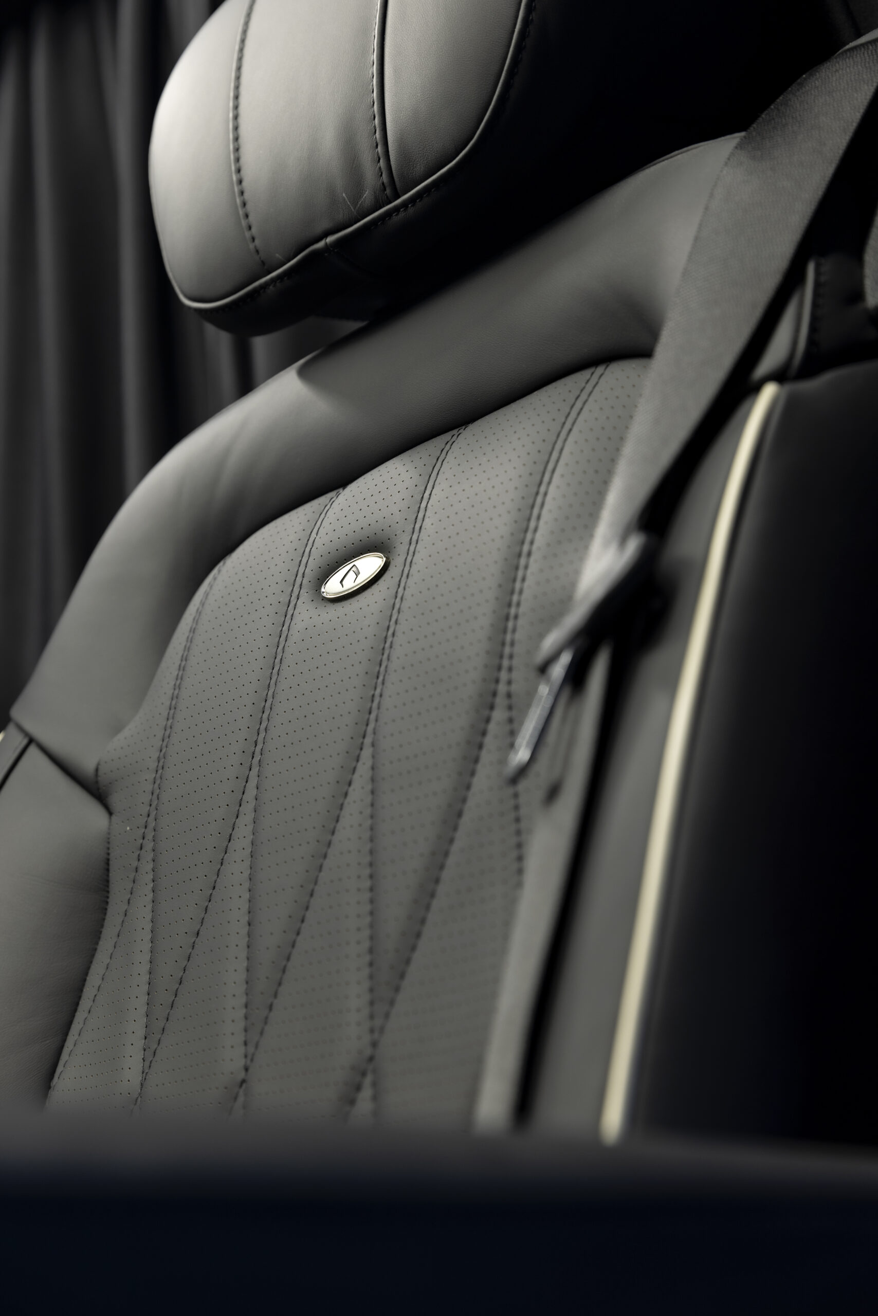 
								2022 Mercedes-Benz Sprinter 2500 Serenus Edition full									