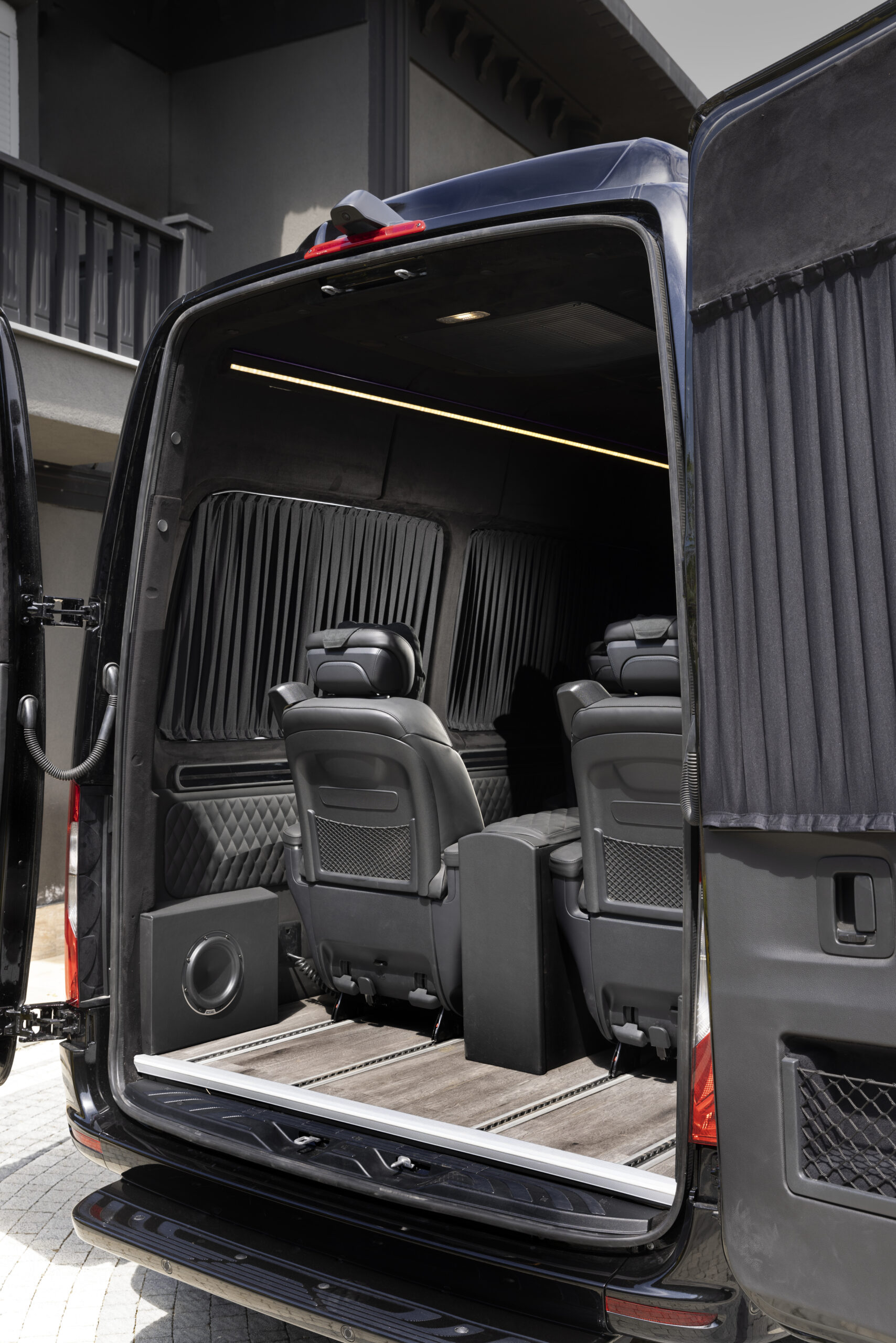 
								2022 Mercedes-Benz Sprinter 2500 Serenus Edition full									