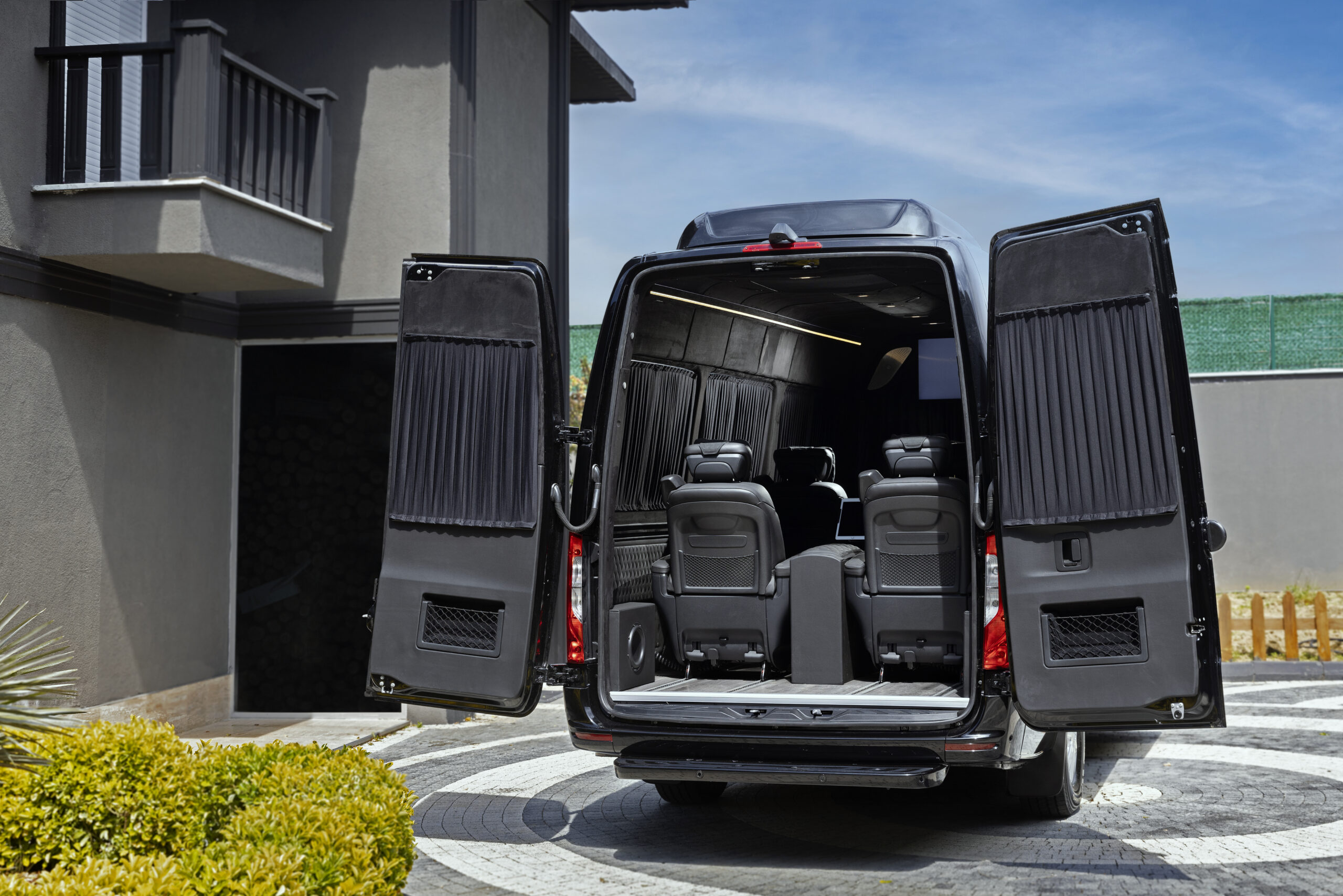 
								2022 Mercedes-Benz Sprinter 2500 Serenus Edition full									