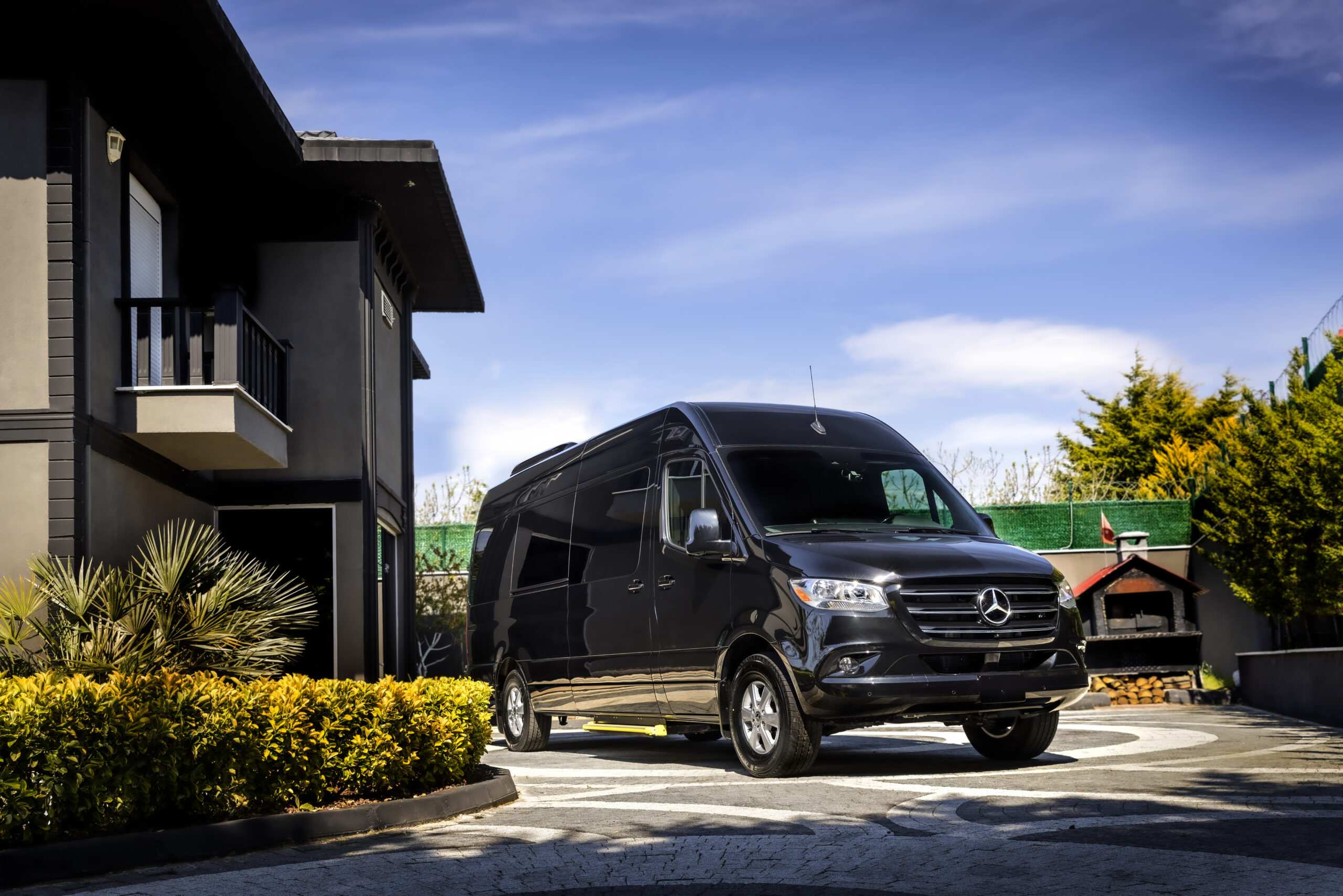 
								2022 Mercedes-Benz Sprinter 2500 Serenus Edition full									