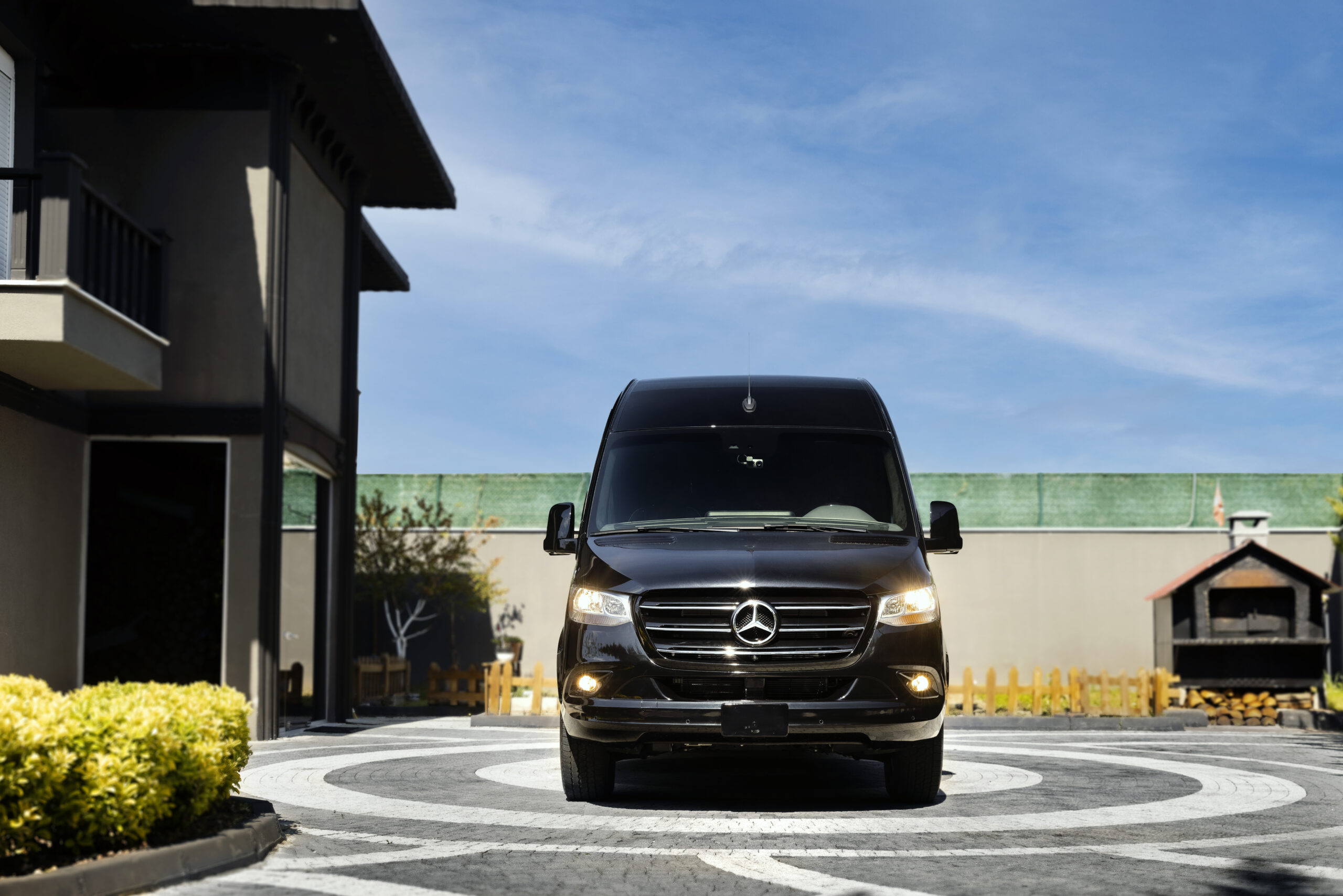 
								2022 Mercedes-Benz Sprinter 2500 Serenus Edition full									