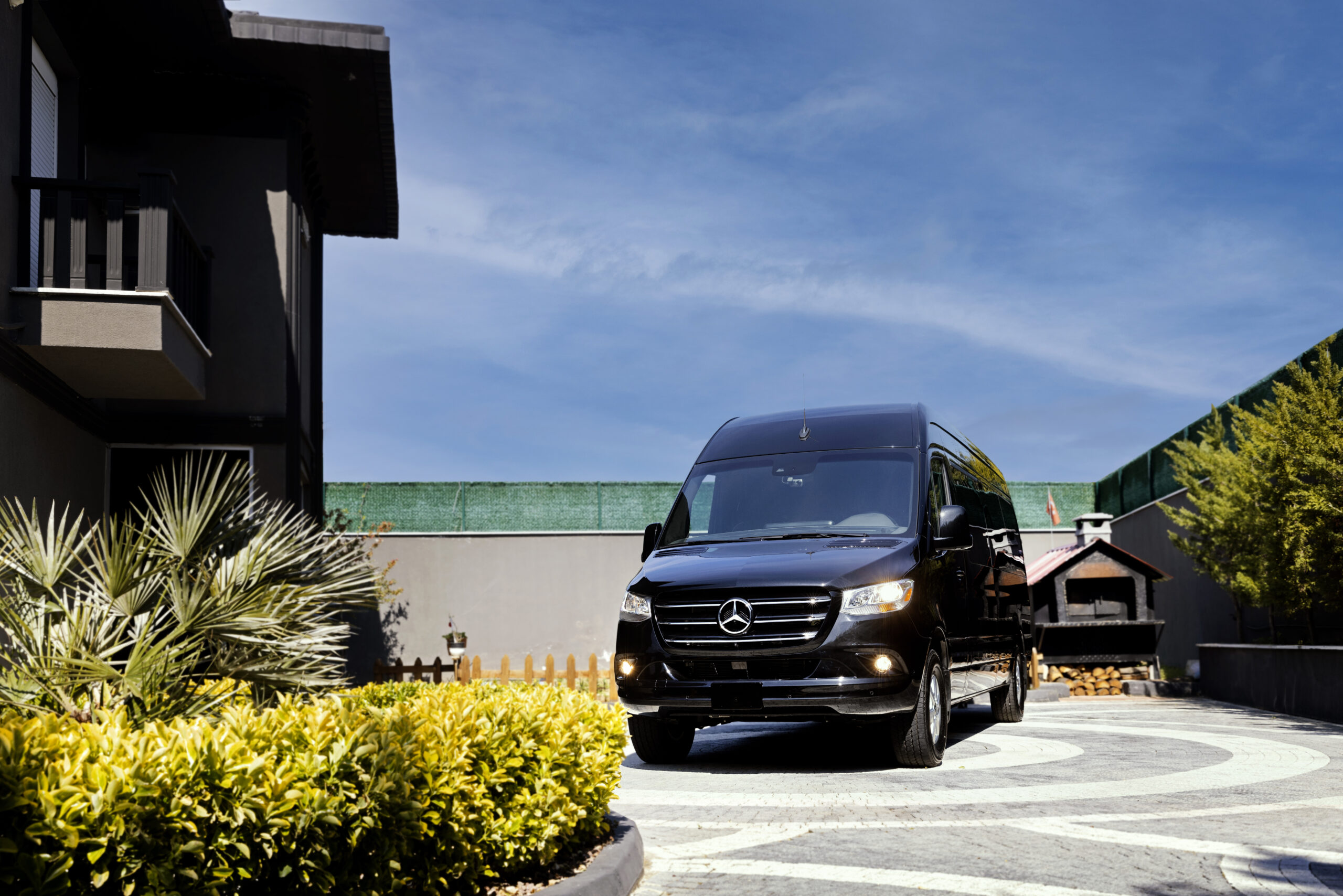 
								2022 Mercedes-Benz Sprinter 2500 Serenus Edition full									