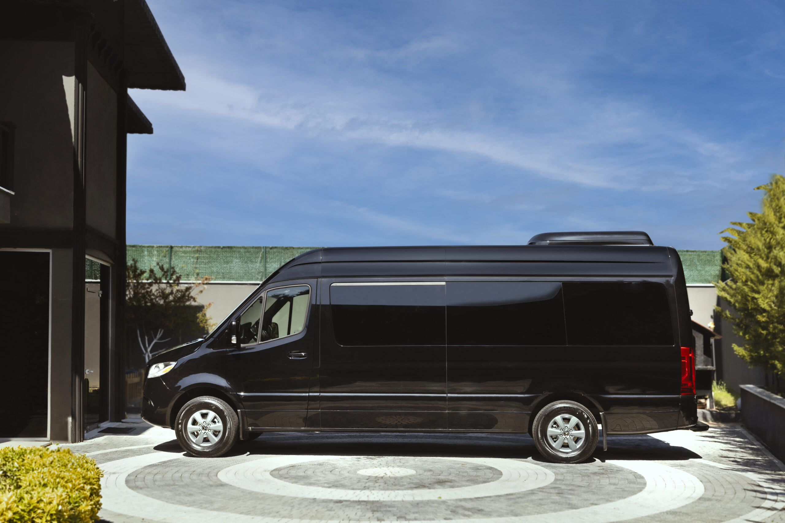 
								2022 Mercedes-Benz Sprinter 2500 Serenus Edition full									