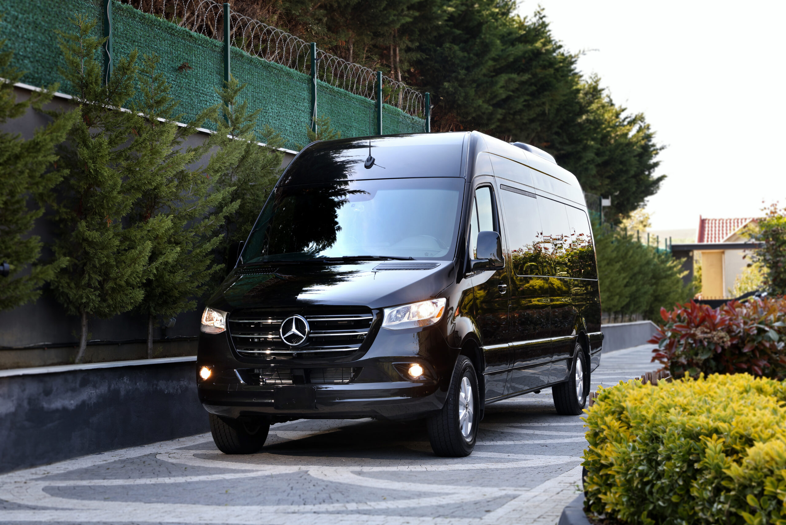 
								2022 Mercedes-Benz Sprinter 2500 Serenus Edition full									