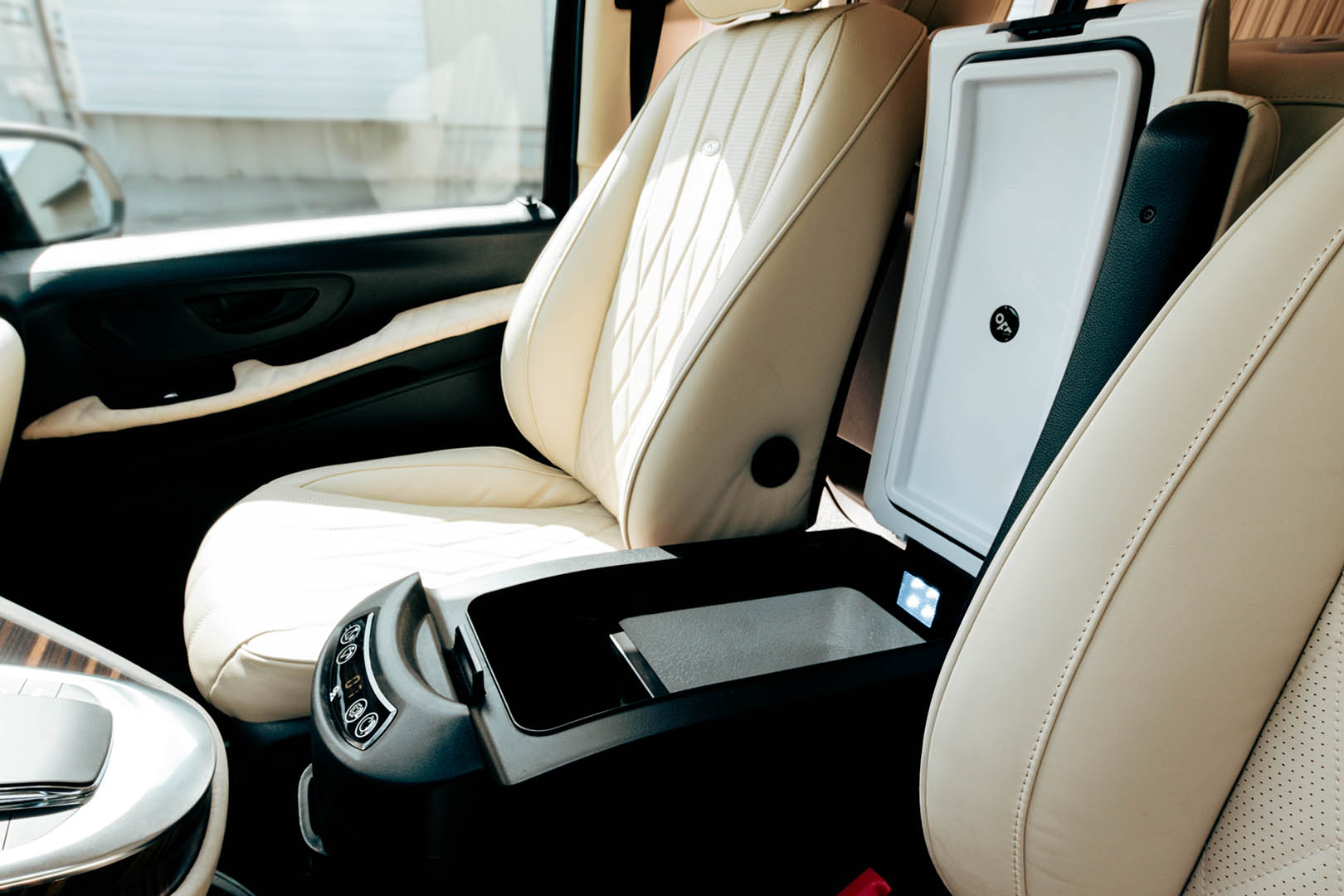 
								2023 Mercedes-Benz Metris Passenger Van full									