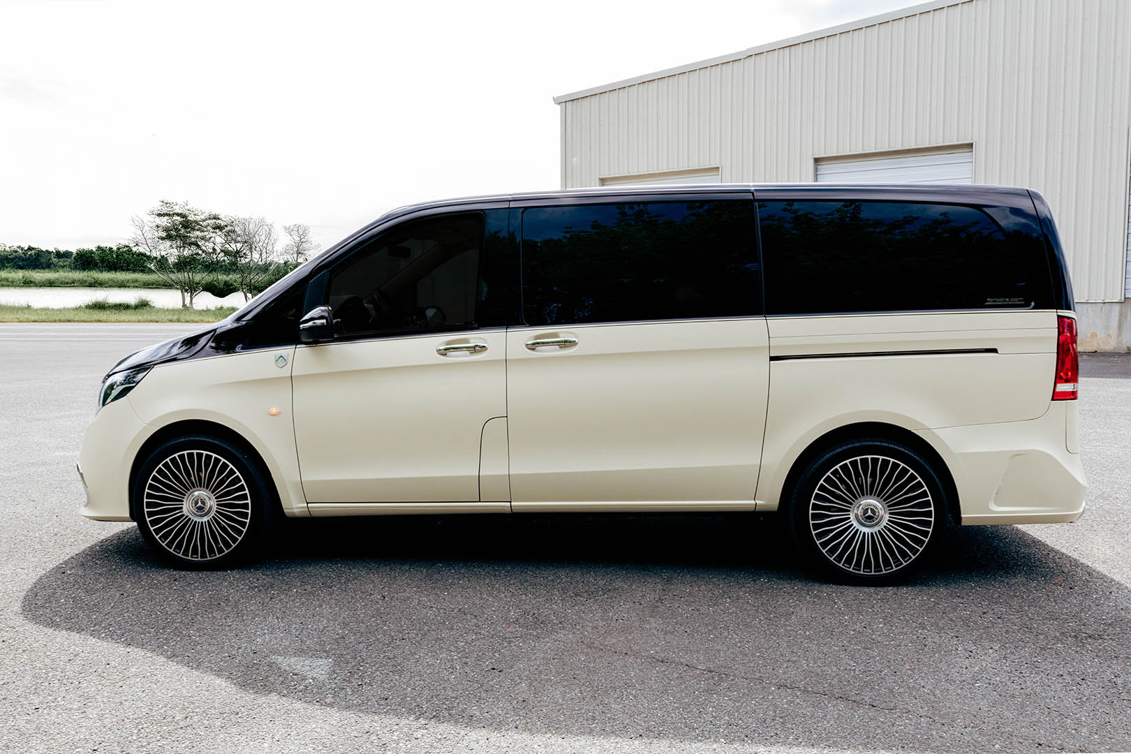 
								2023 Mercedes-Benz Metris Passenger Van full									