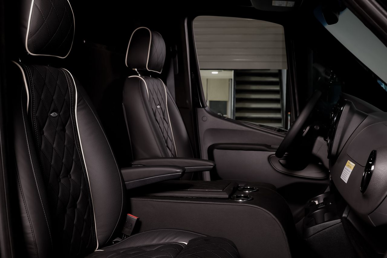 
								Mercedes-Benz Sprinter 2500 Passenger Van full									