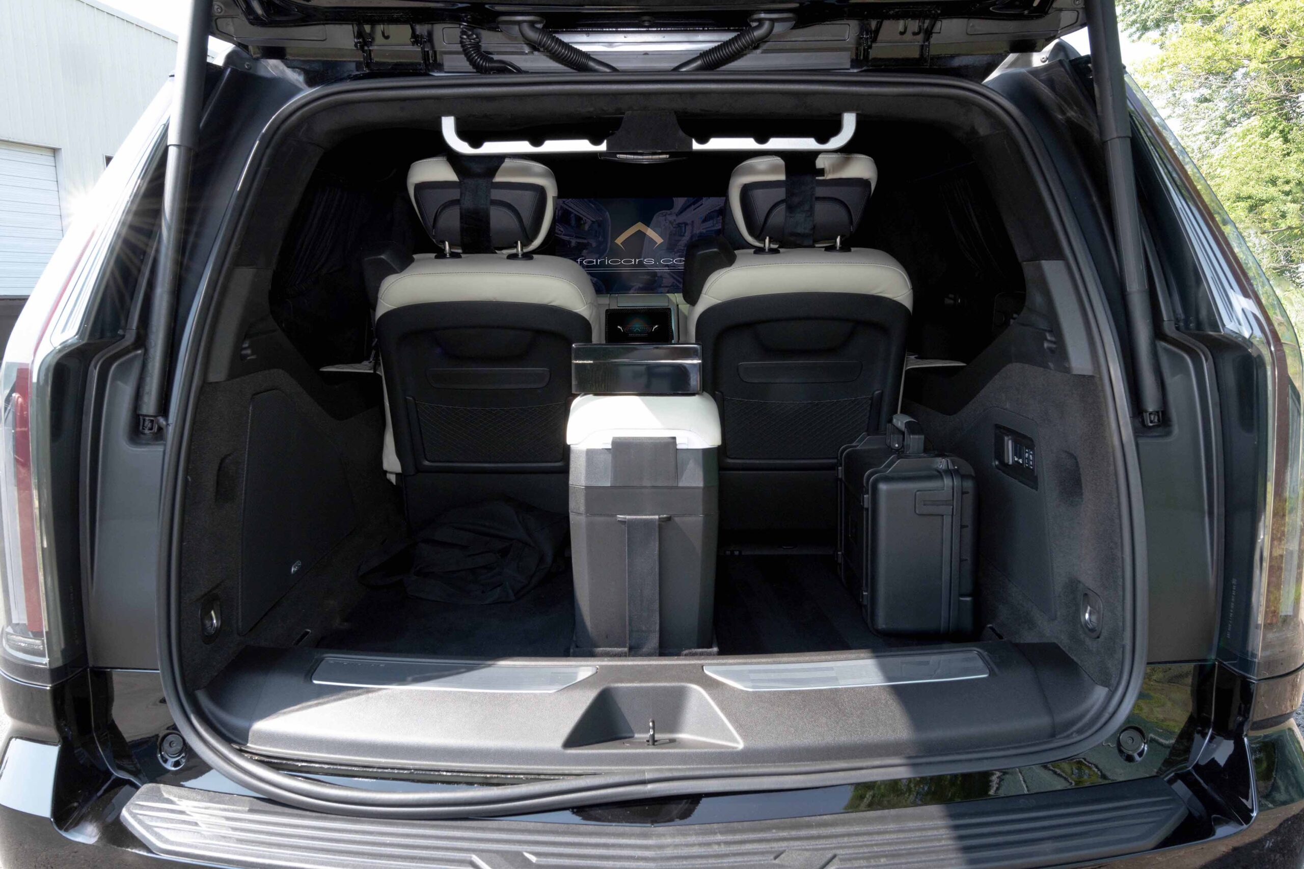 
								2025 Cadillac Escalade ESV Sport Platinum full									