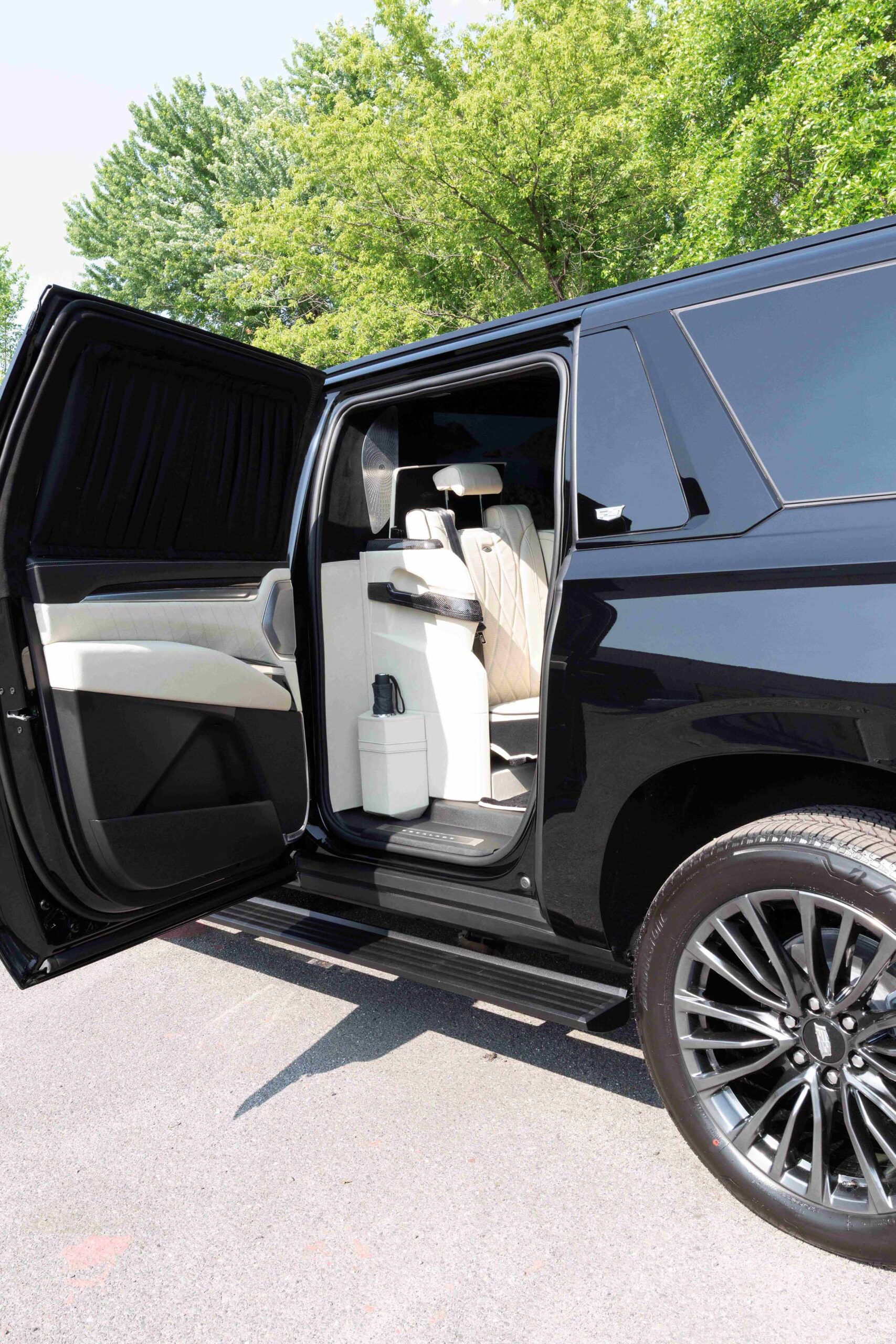 
								2025 Cadillac Escalade ESV Sport Platinum full									
