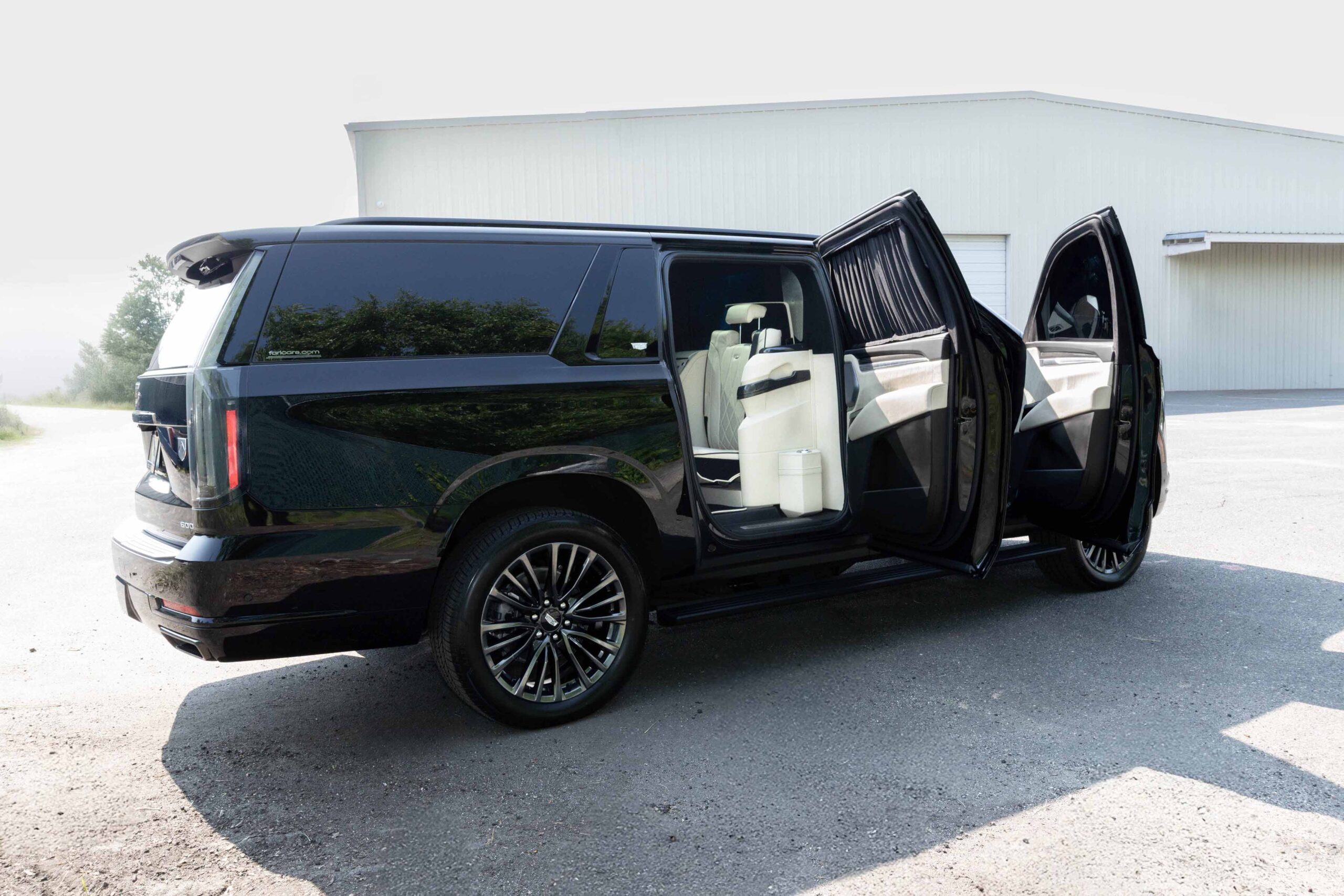 
								2025 Cadillac Escalade ESV Sport Platinum full									