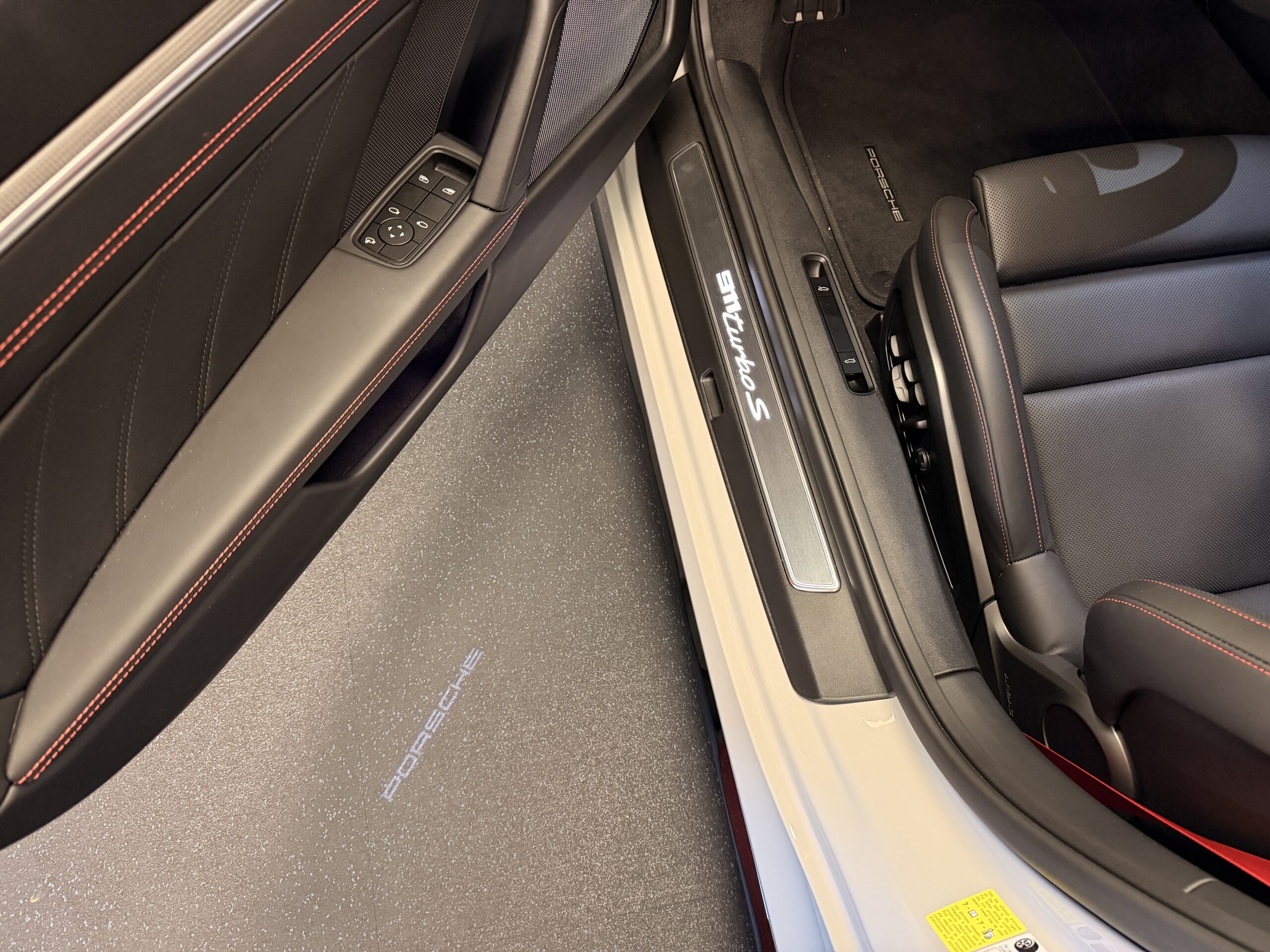 
								2025 Porsche 911 Turbo S full									