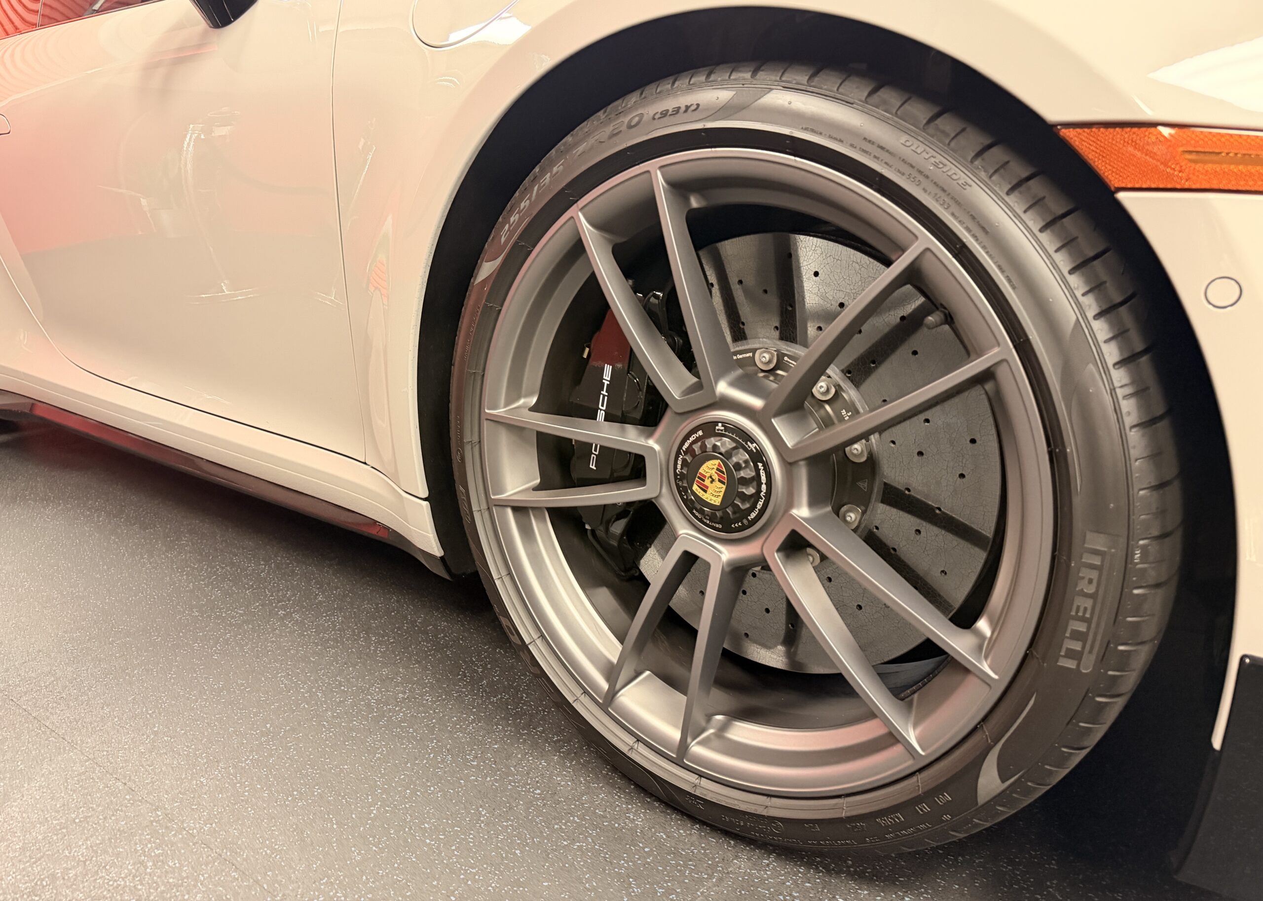 
								2025 Porsche 911 Turbo S full									