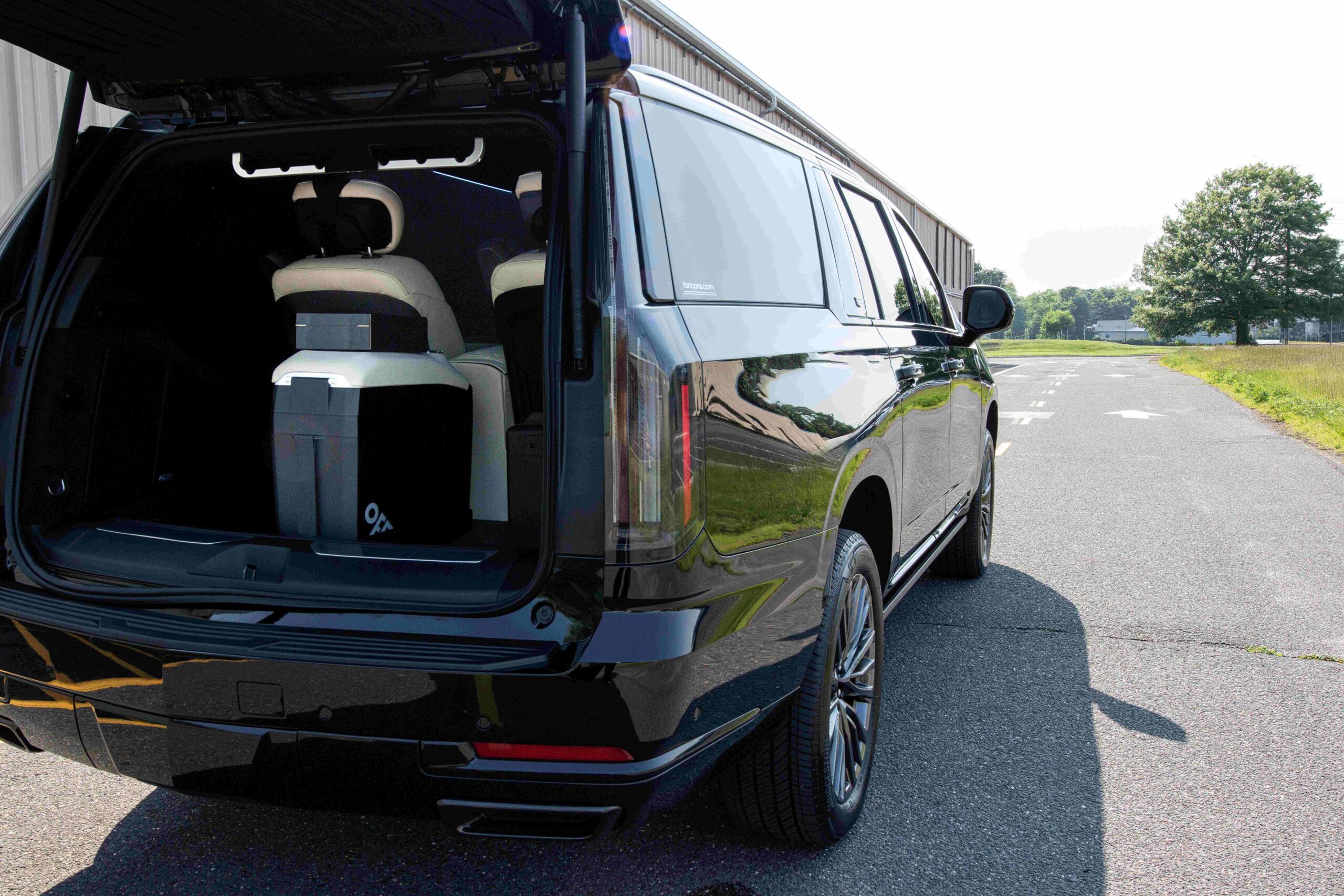 
								2025 Cadillac Escalade ESV Sport Platinum full									