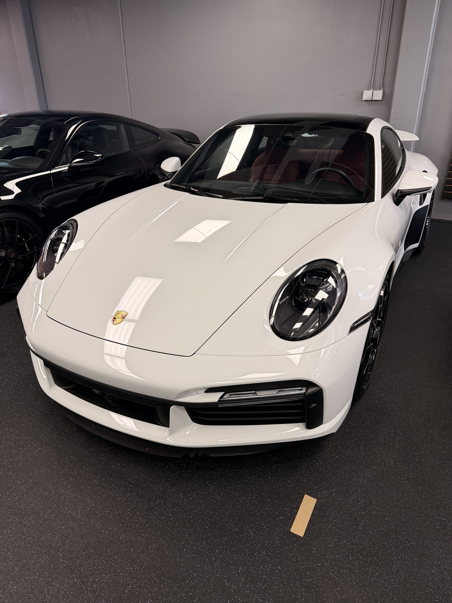 
								2021 Porsche 911 Turbo S Coupe full									