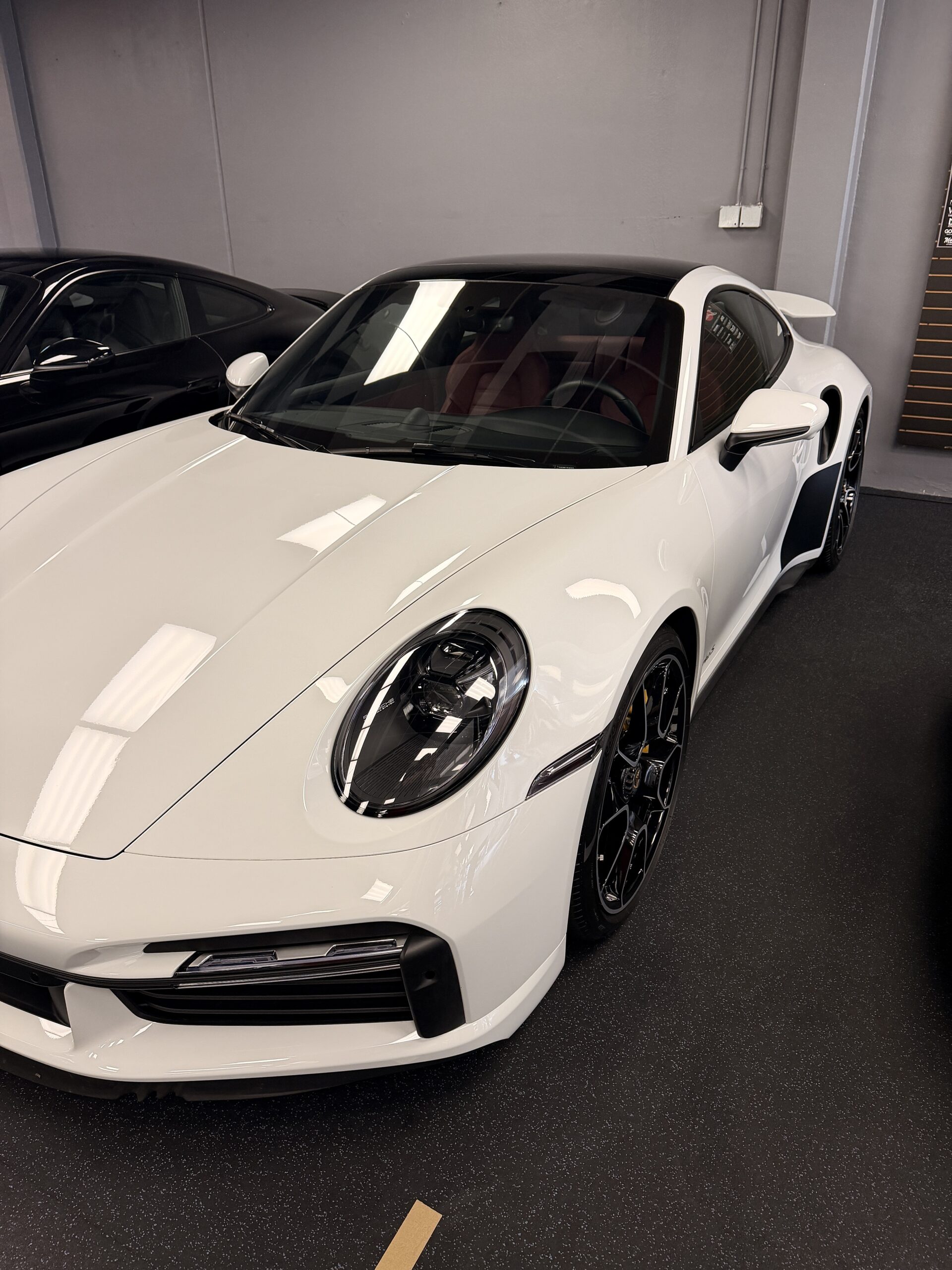 
								2021 Porsche 911 Turbo S Coupe full									