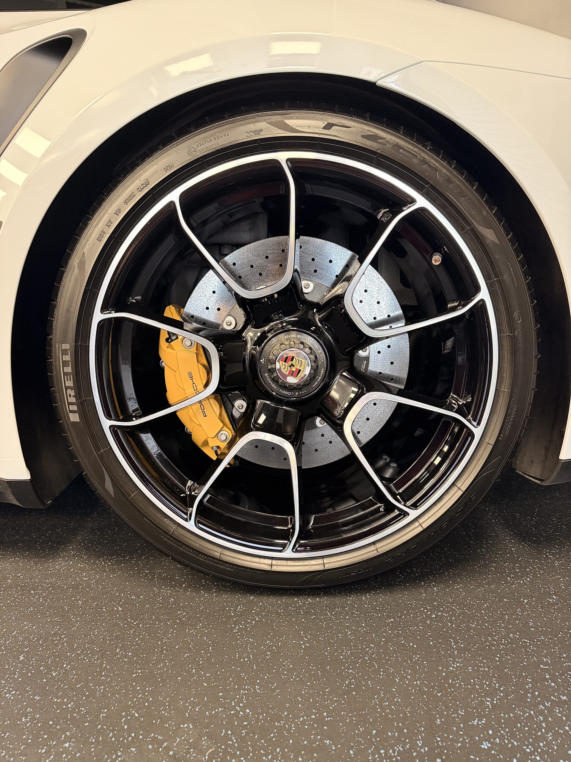 
								2021 Porsche 911 Turbo S Coupe full									