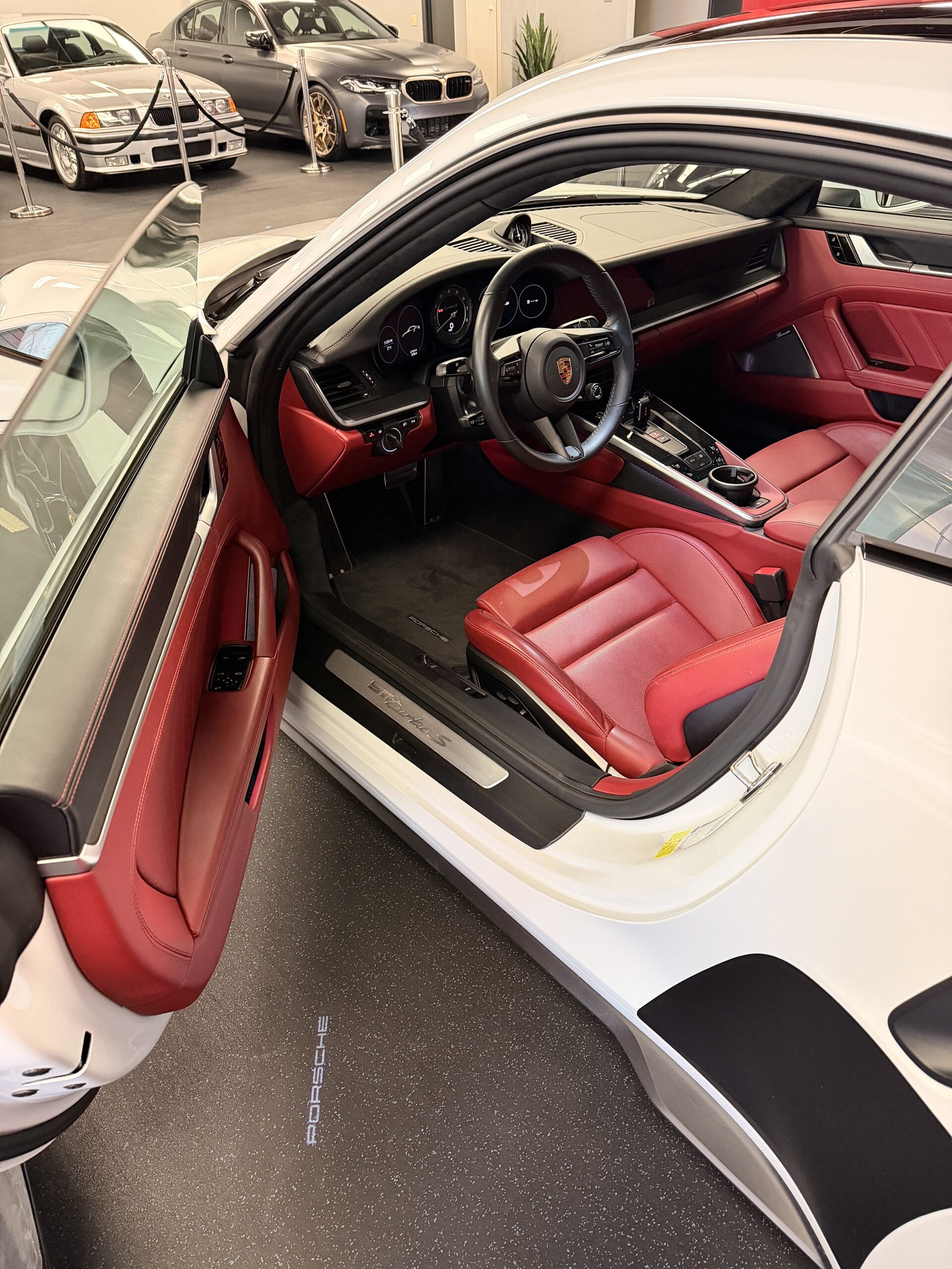 
								2021 Porsche 911 Turbo S Coupe full									