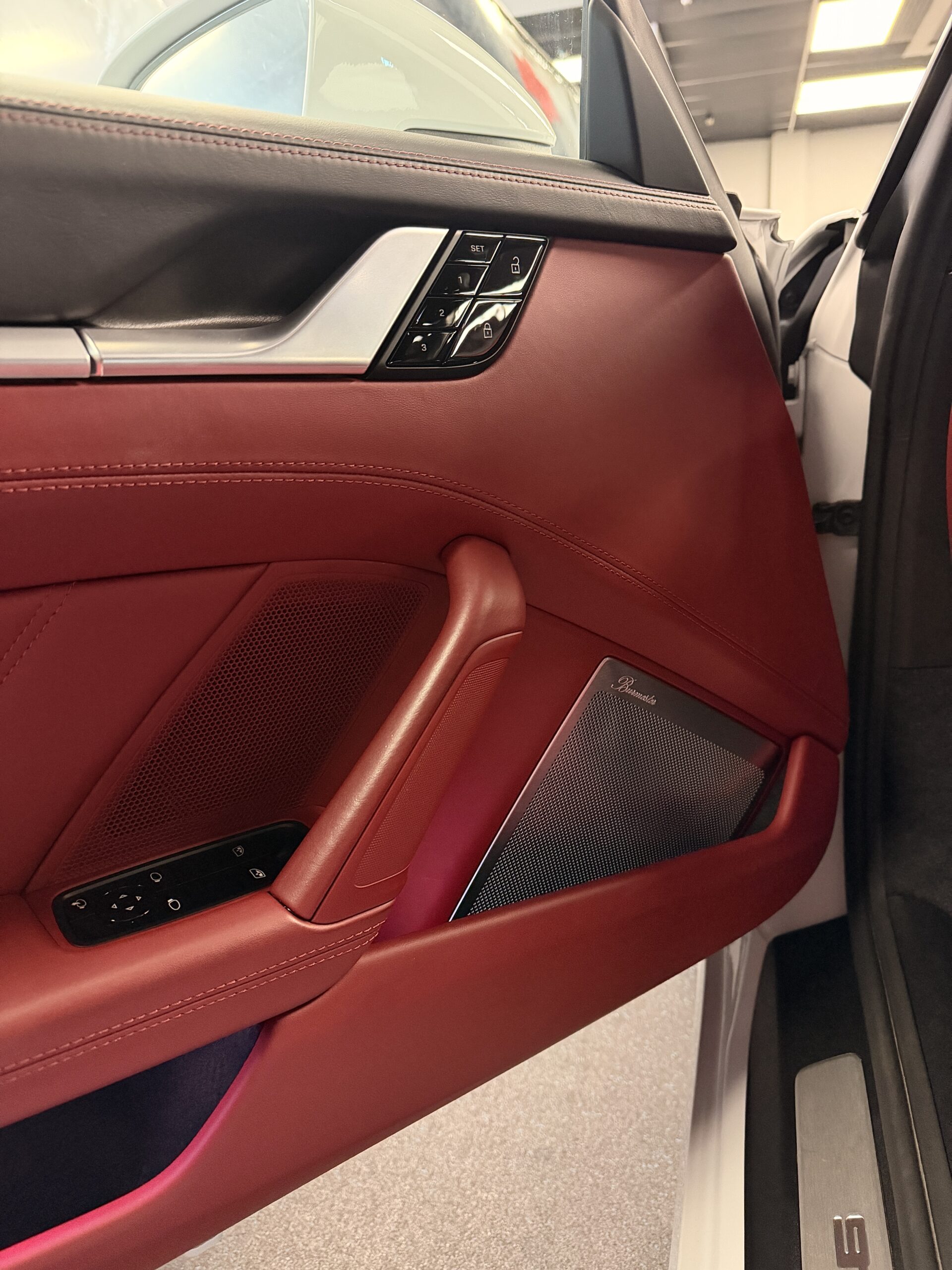 
								2021 Porsche 911 Turbo S Coupe full									