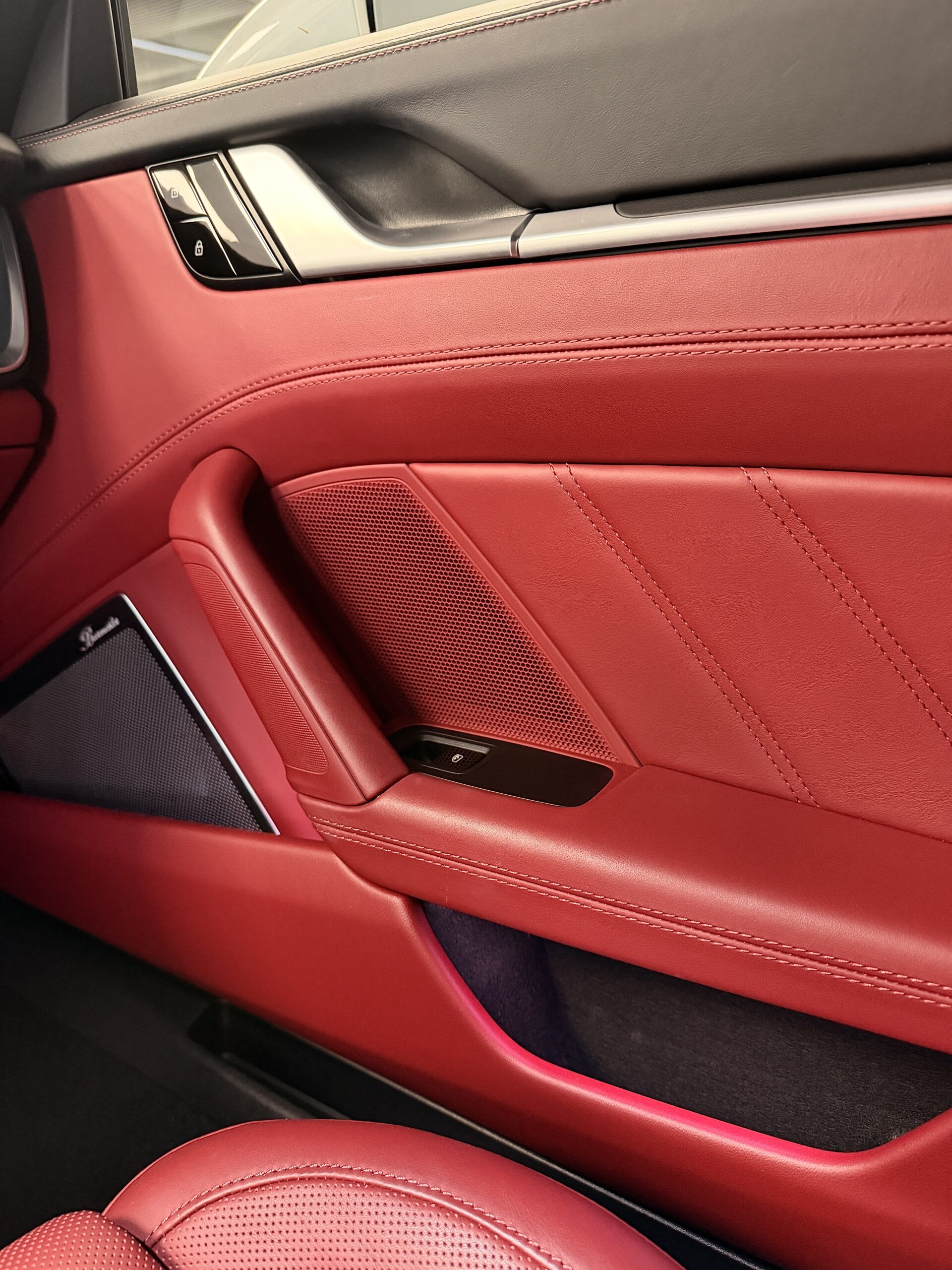 
								2021 Porsche 911 Turbo S Coupe full									