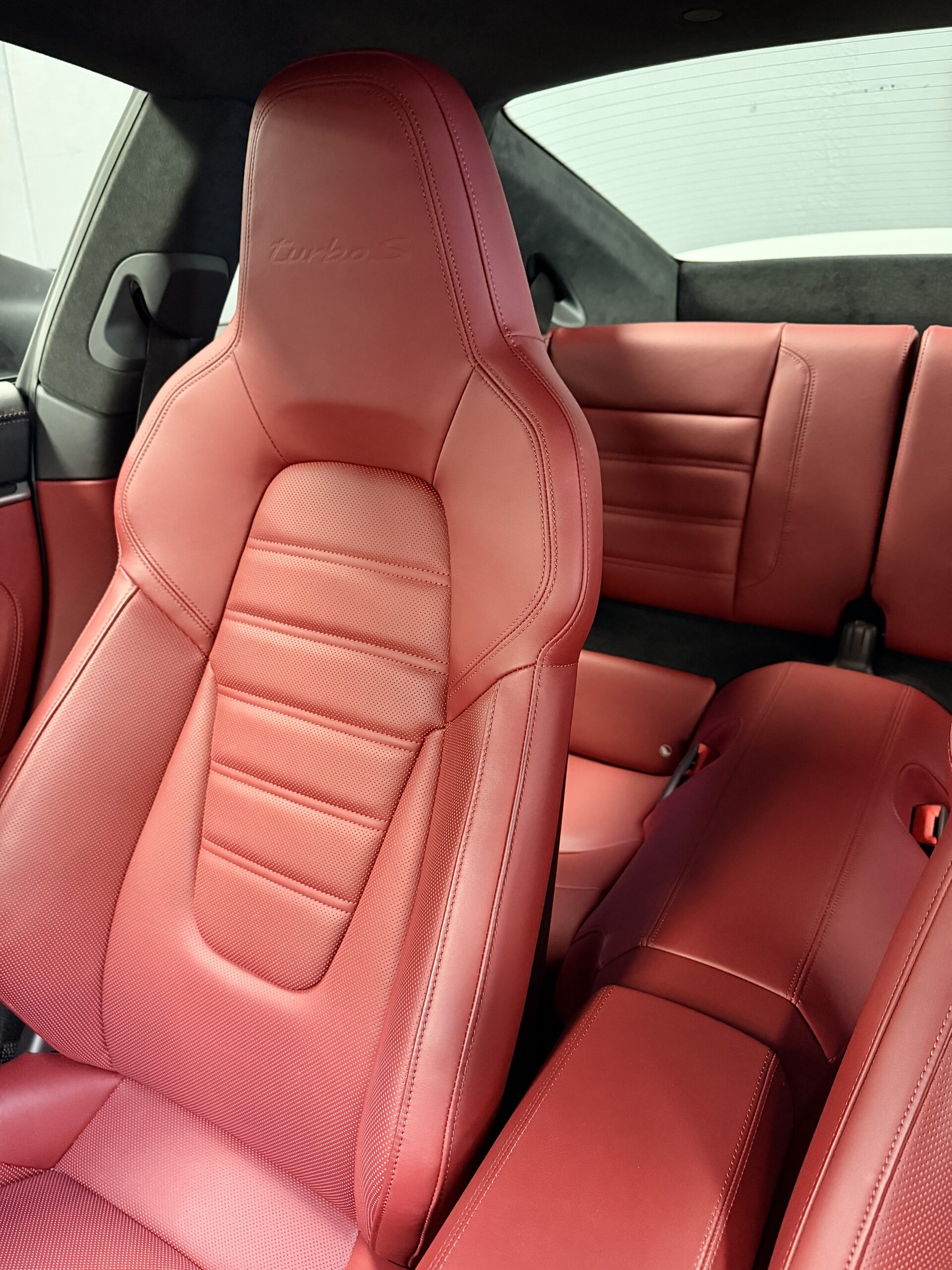 
								2021 Porsche 911 Turbo S Coupe full									