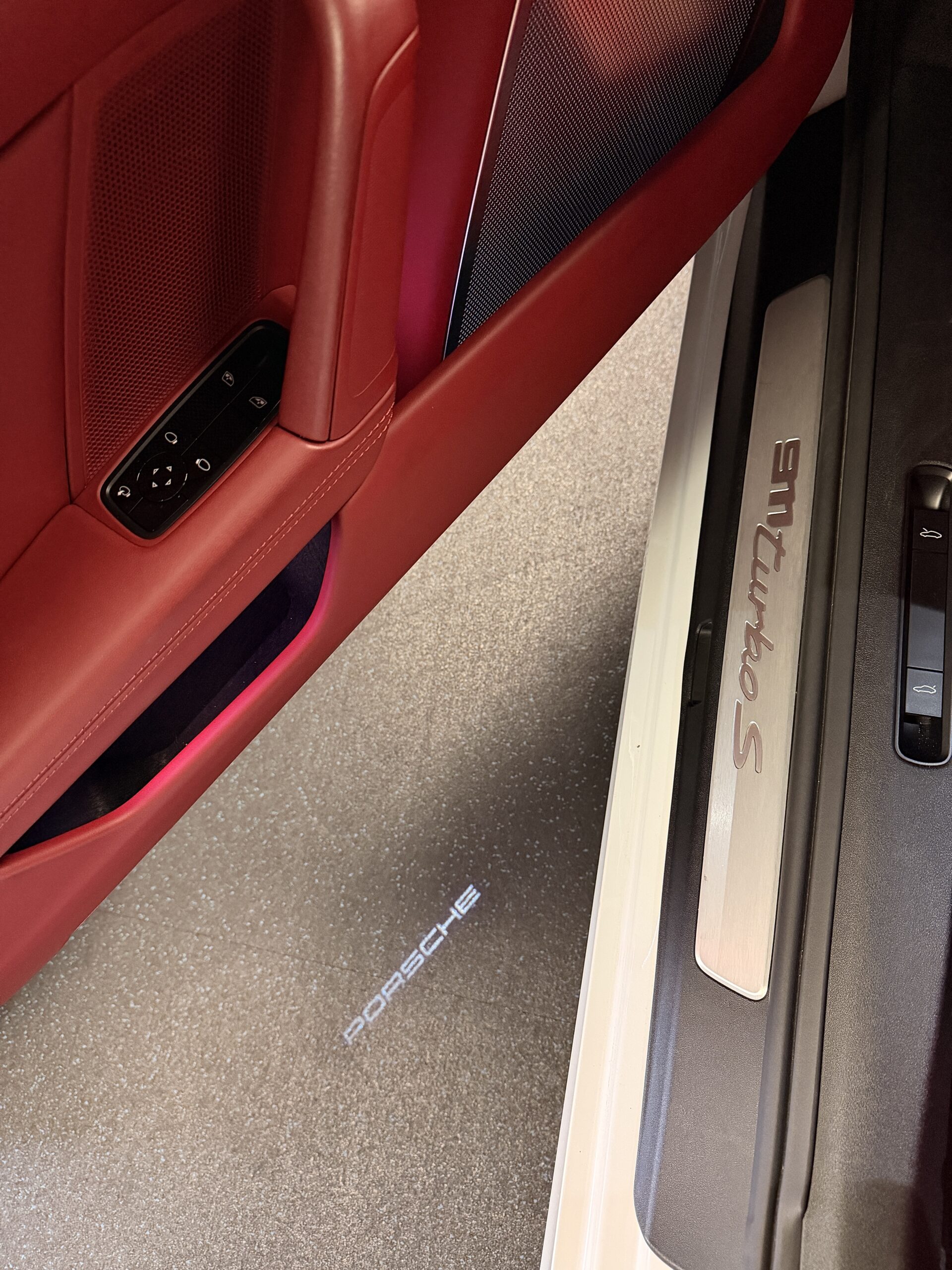 
								2021 Porsche 911 Turbo S Coupe full									