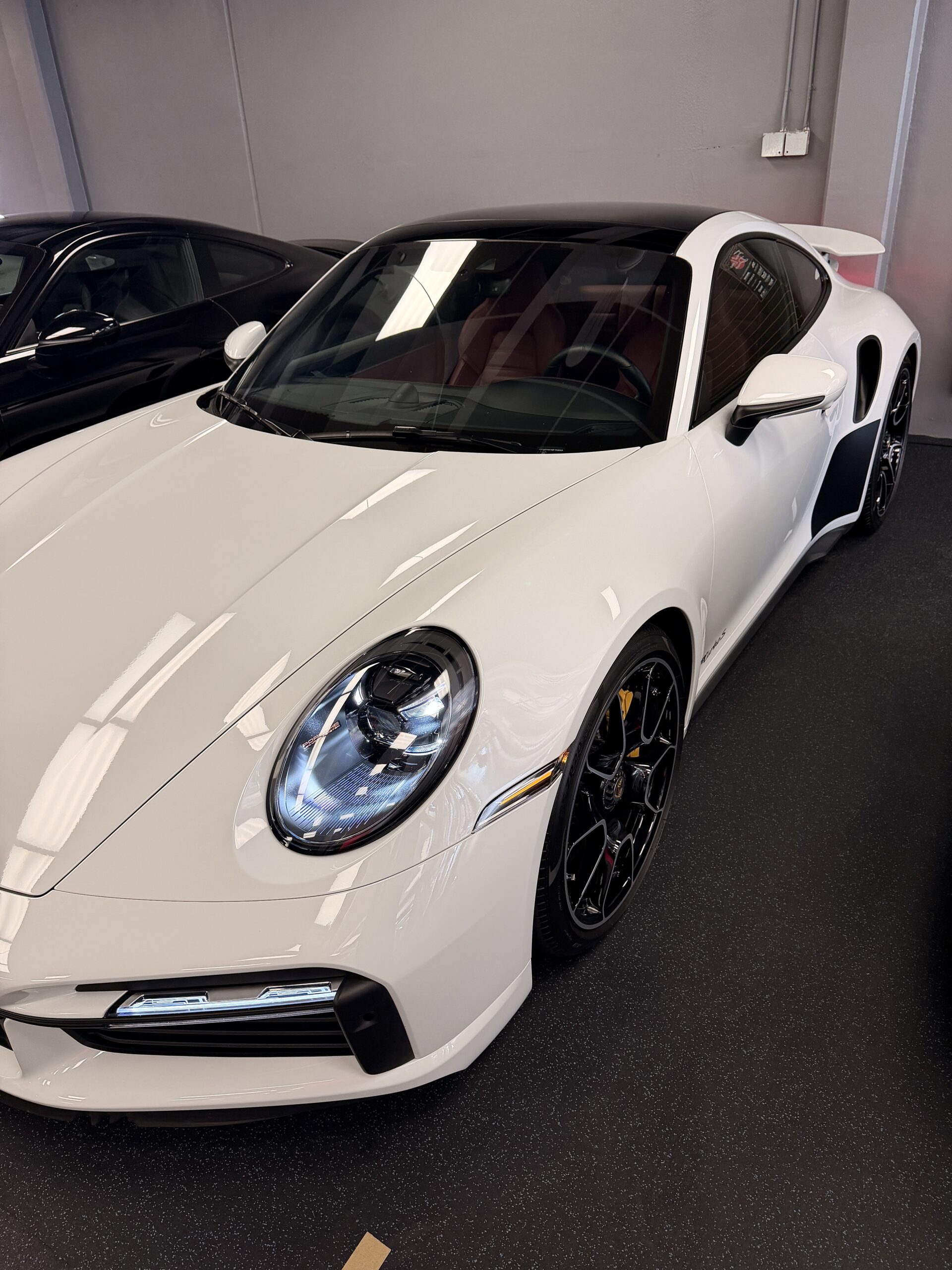 
								2021 Porsche 911 Turbo S Coupe full									