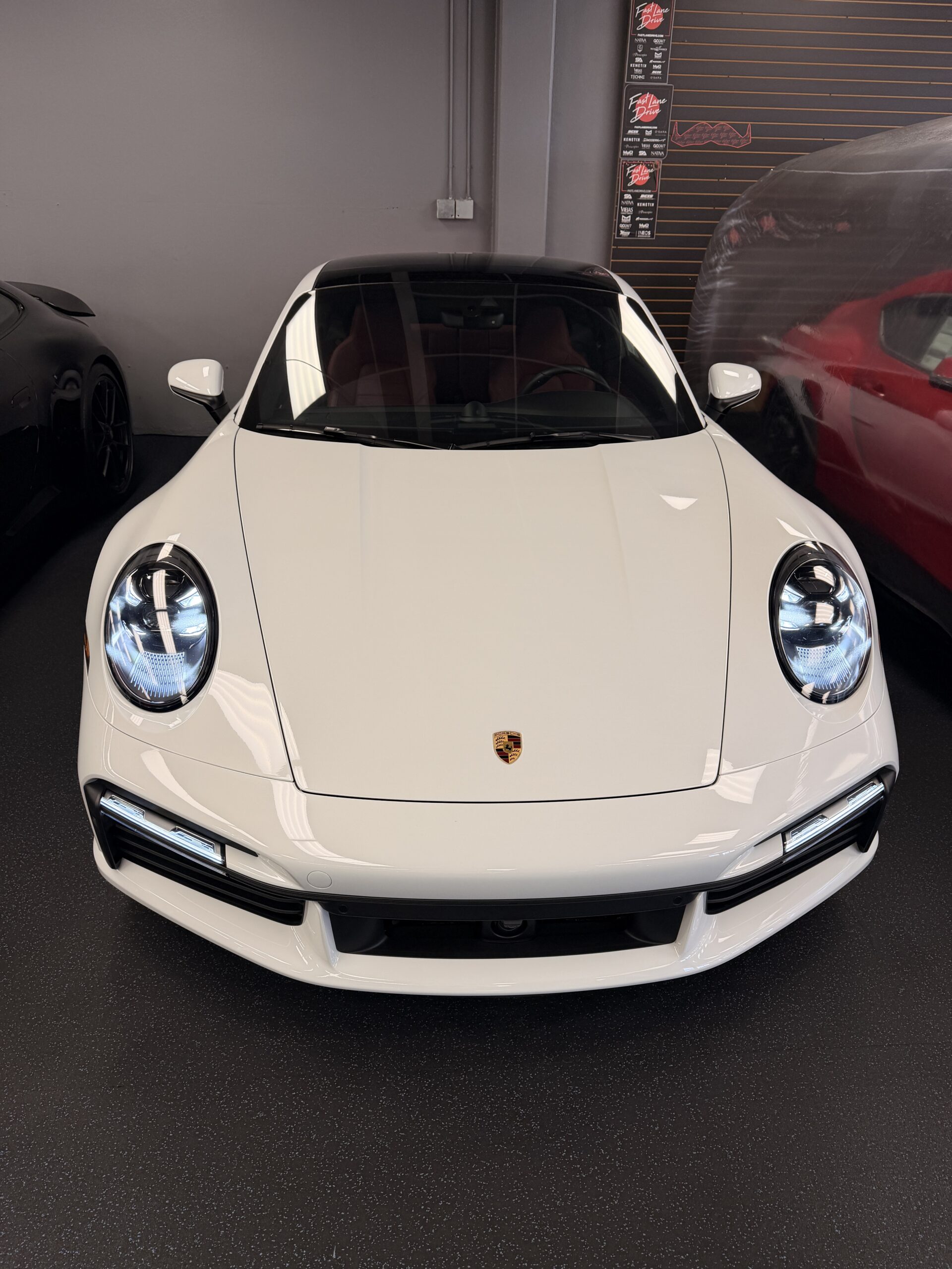 
								2021 Porsche 911 Turbo S Coupe full									